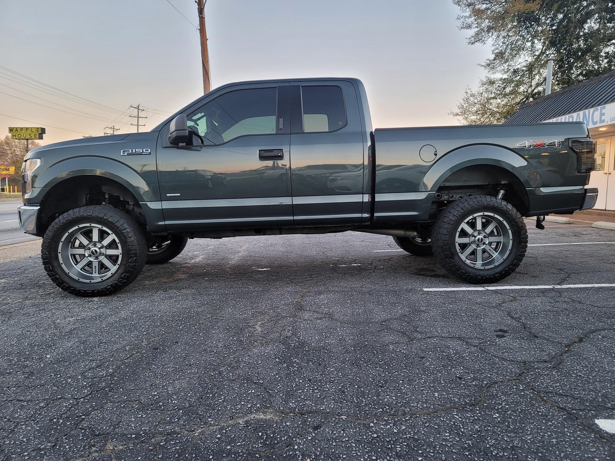 2015 Ford F-150 XLT photo 27