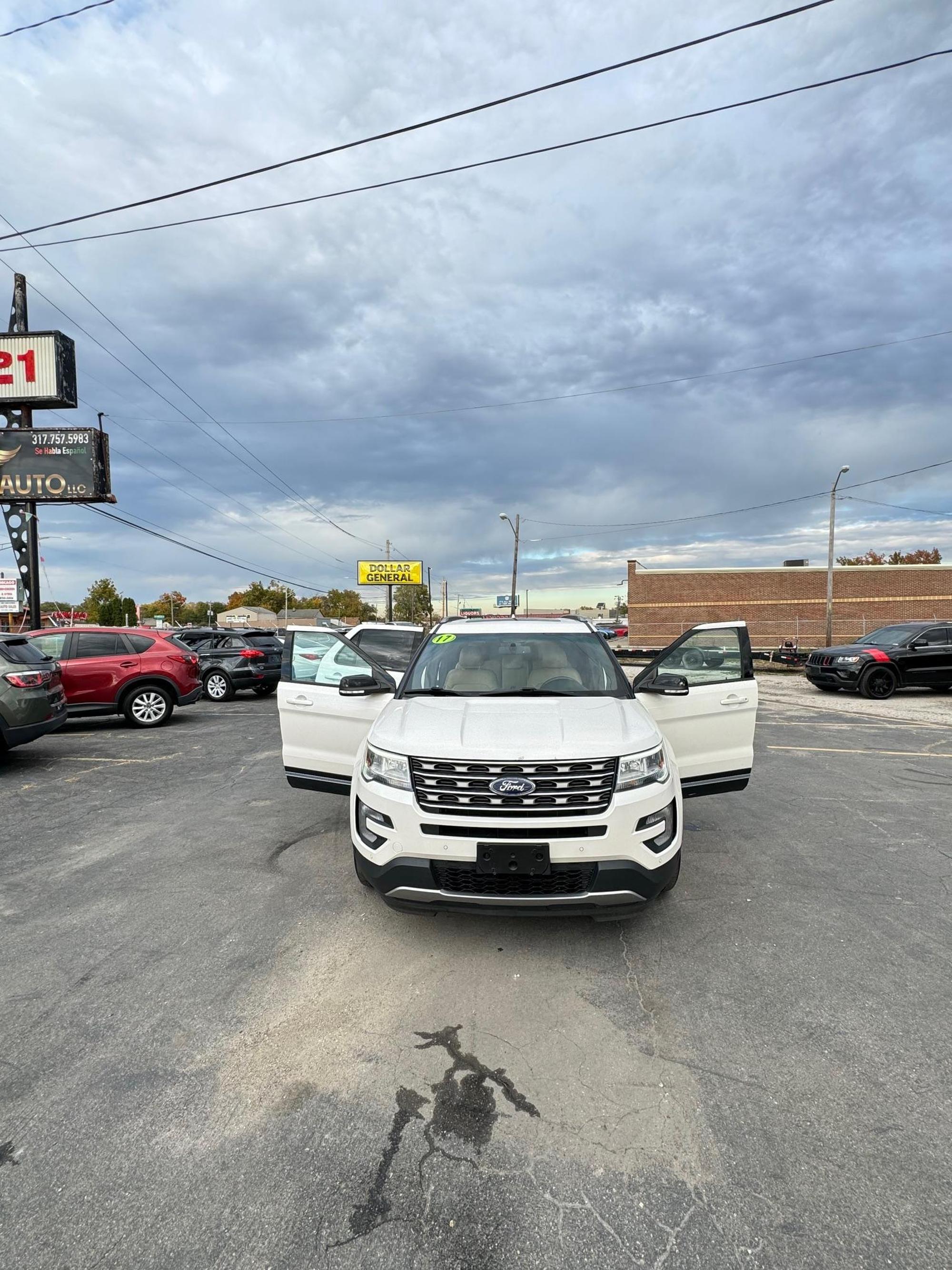 2017 Ford Explorer XLT photo 26