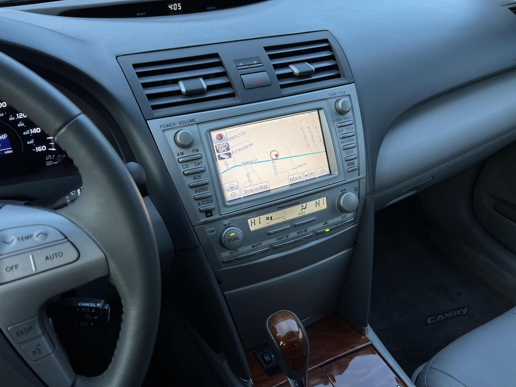 2011 Toyota Camry XLE photo 65