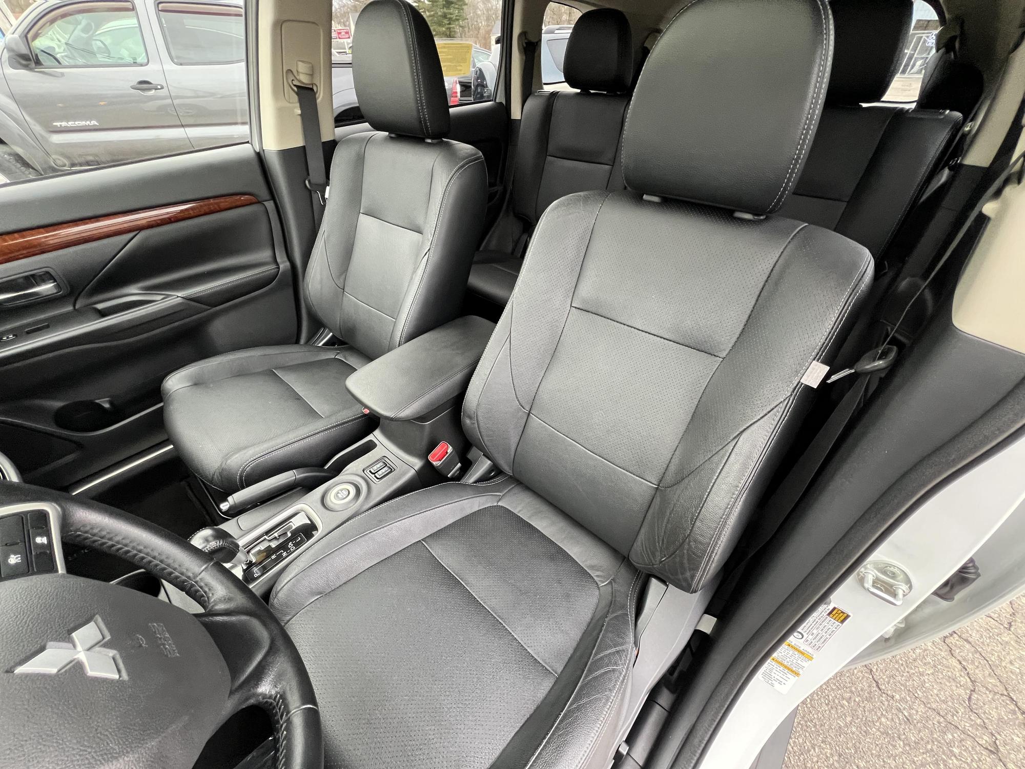 2015 Mitsubishi Outlander SE photo 50