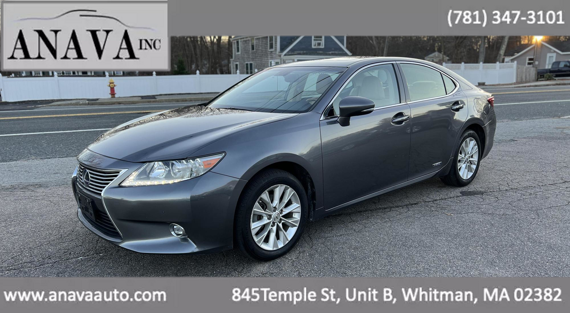 2014 Lexus ES 300h photo 39