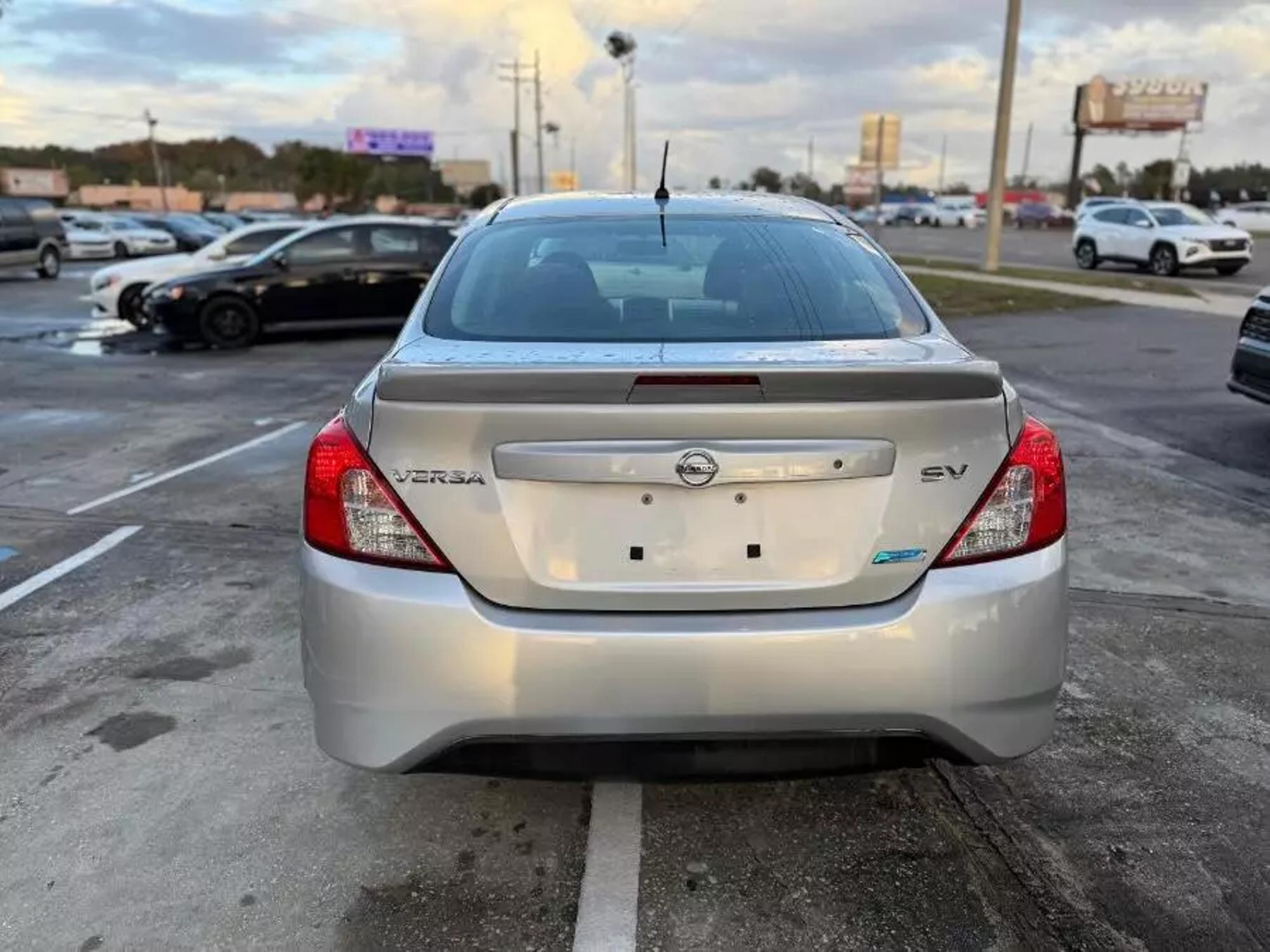 2016 Nissan Versa Sedan SV photo 19