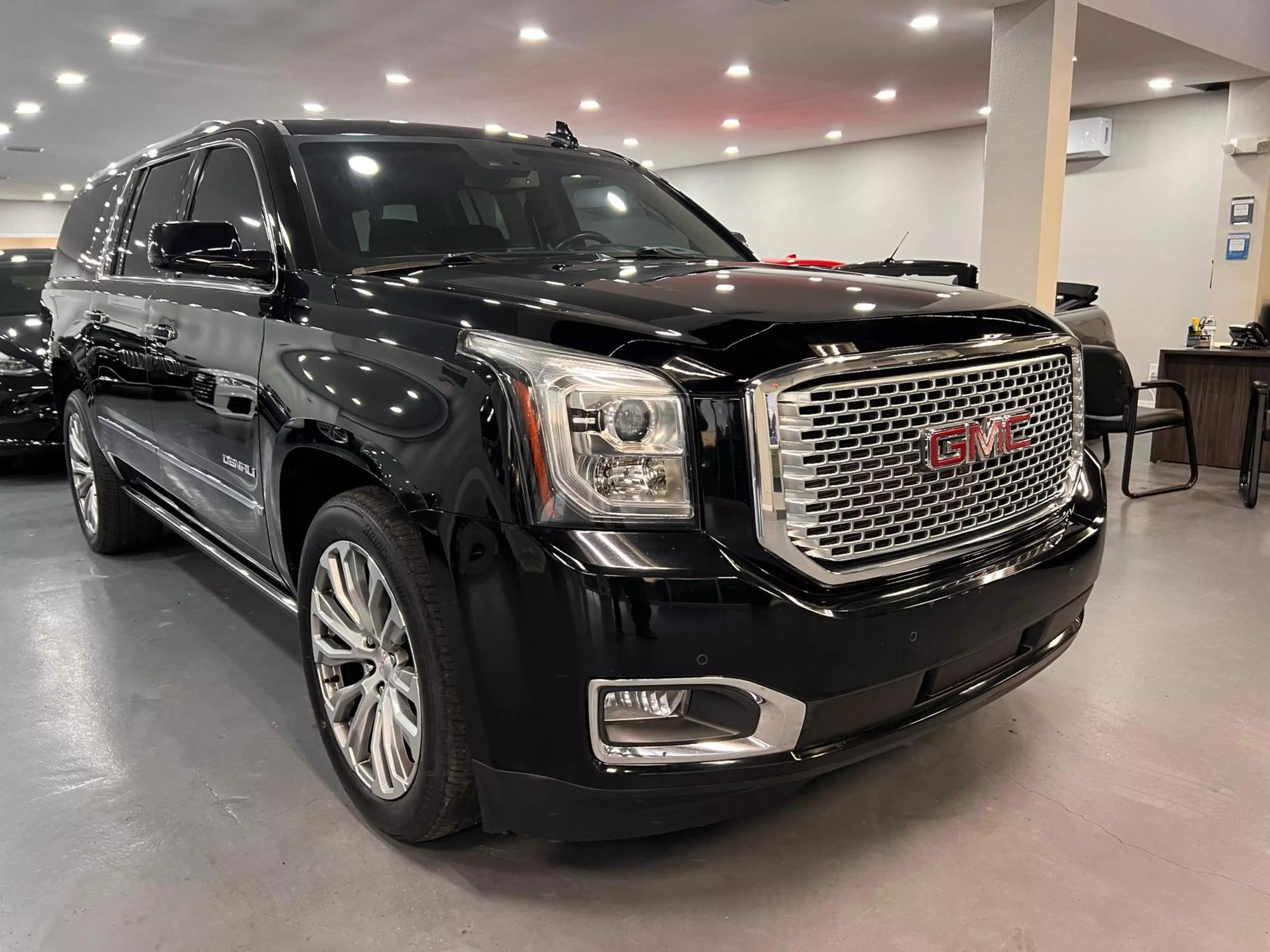 GMC Yukon XL's photo