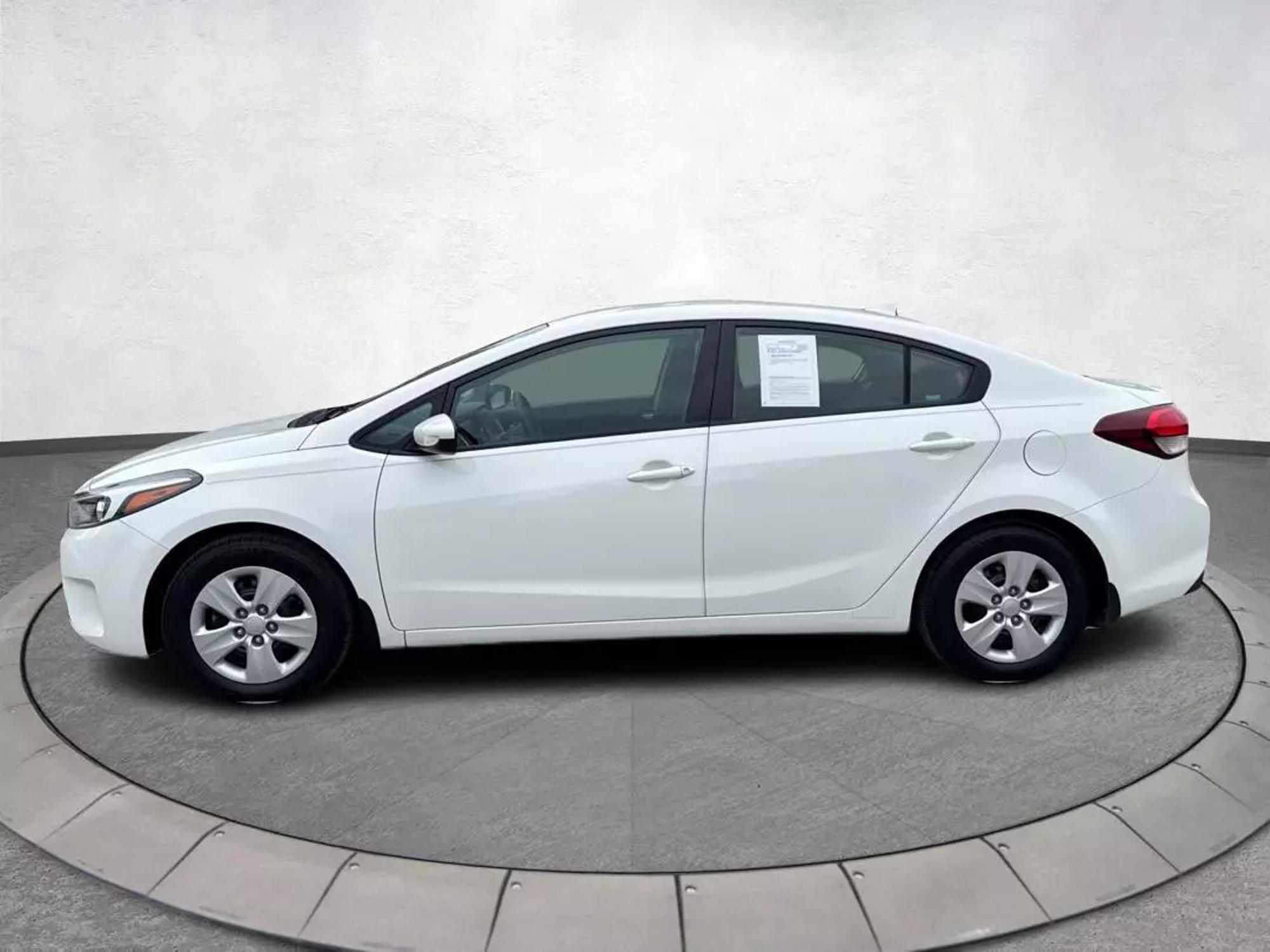 2017 Kia Forte LX photo 24