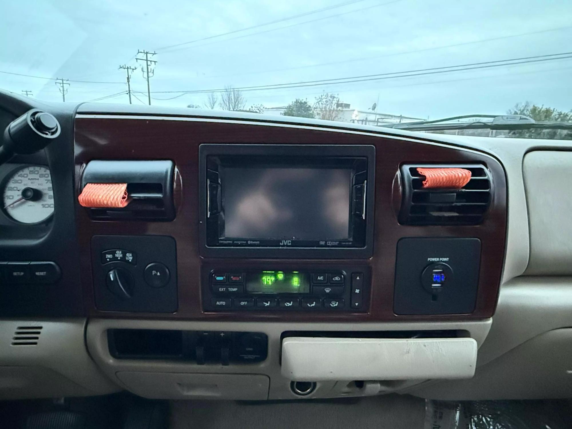 2005 Ford F-250 Super Duty Lariat photo 85