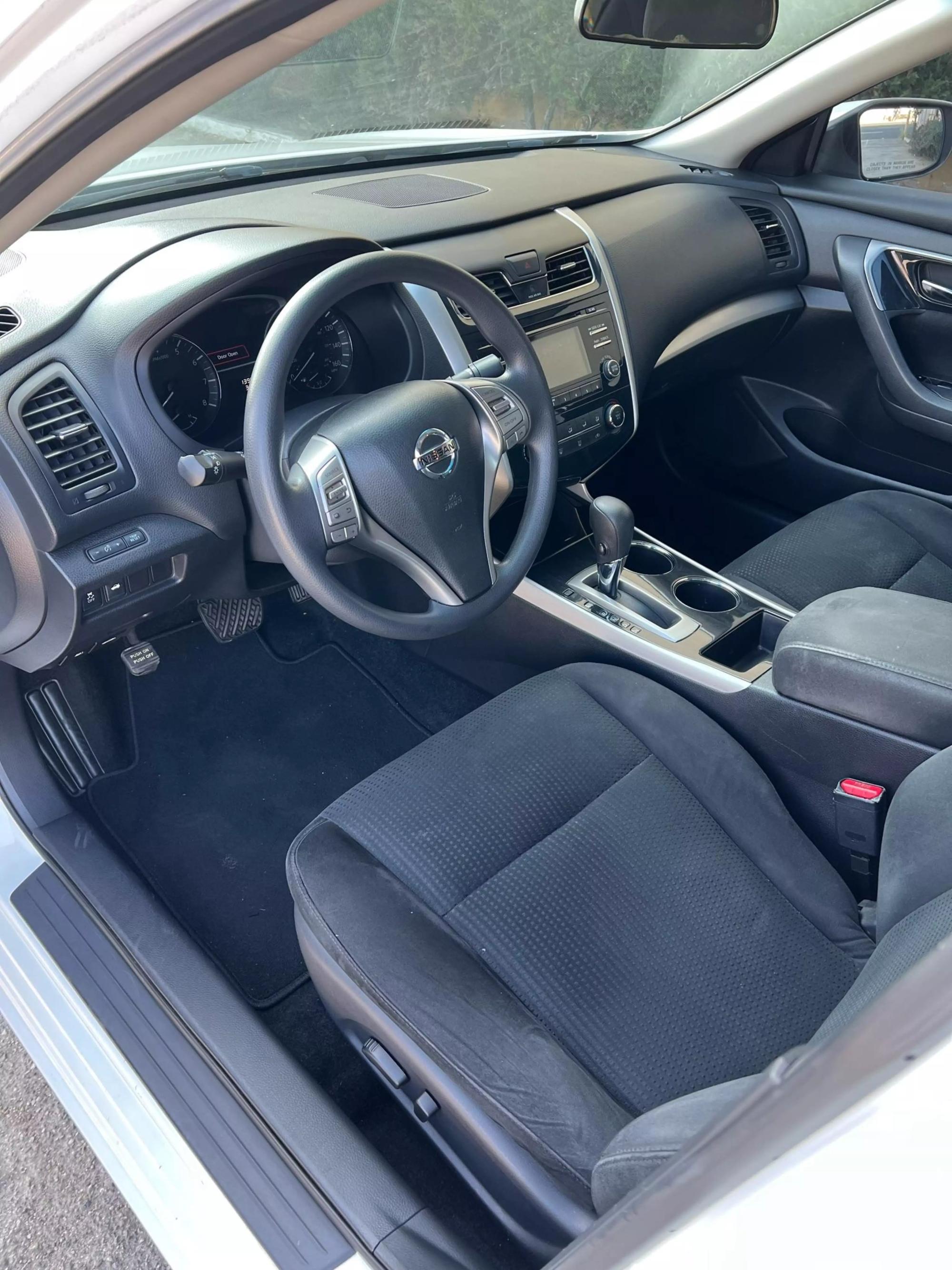 2014 Nissan Altima S photo 18