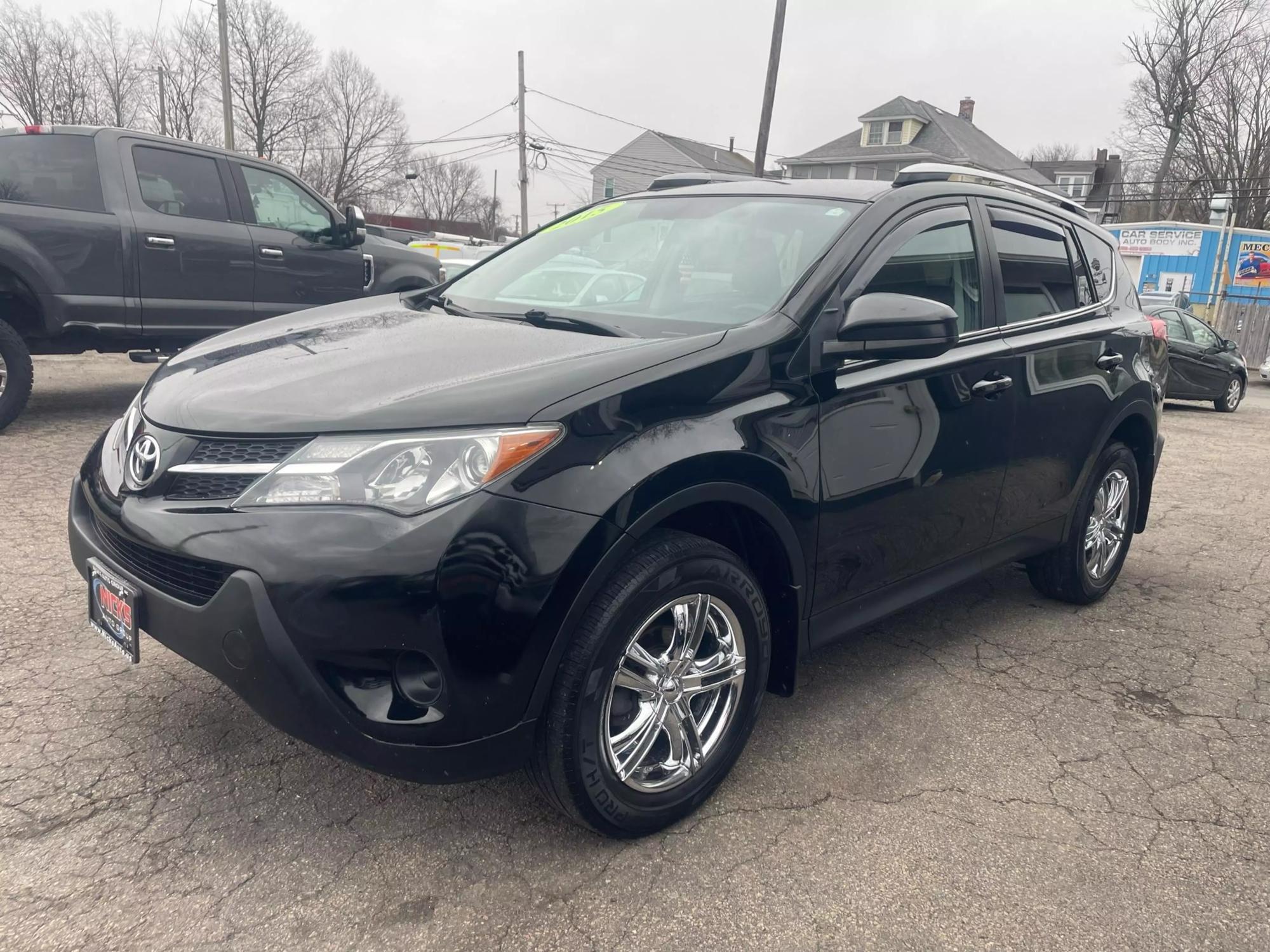 2015 Toyota RAV4 LE photo 16