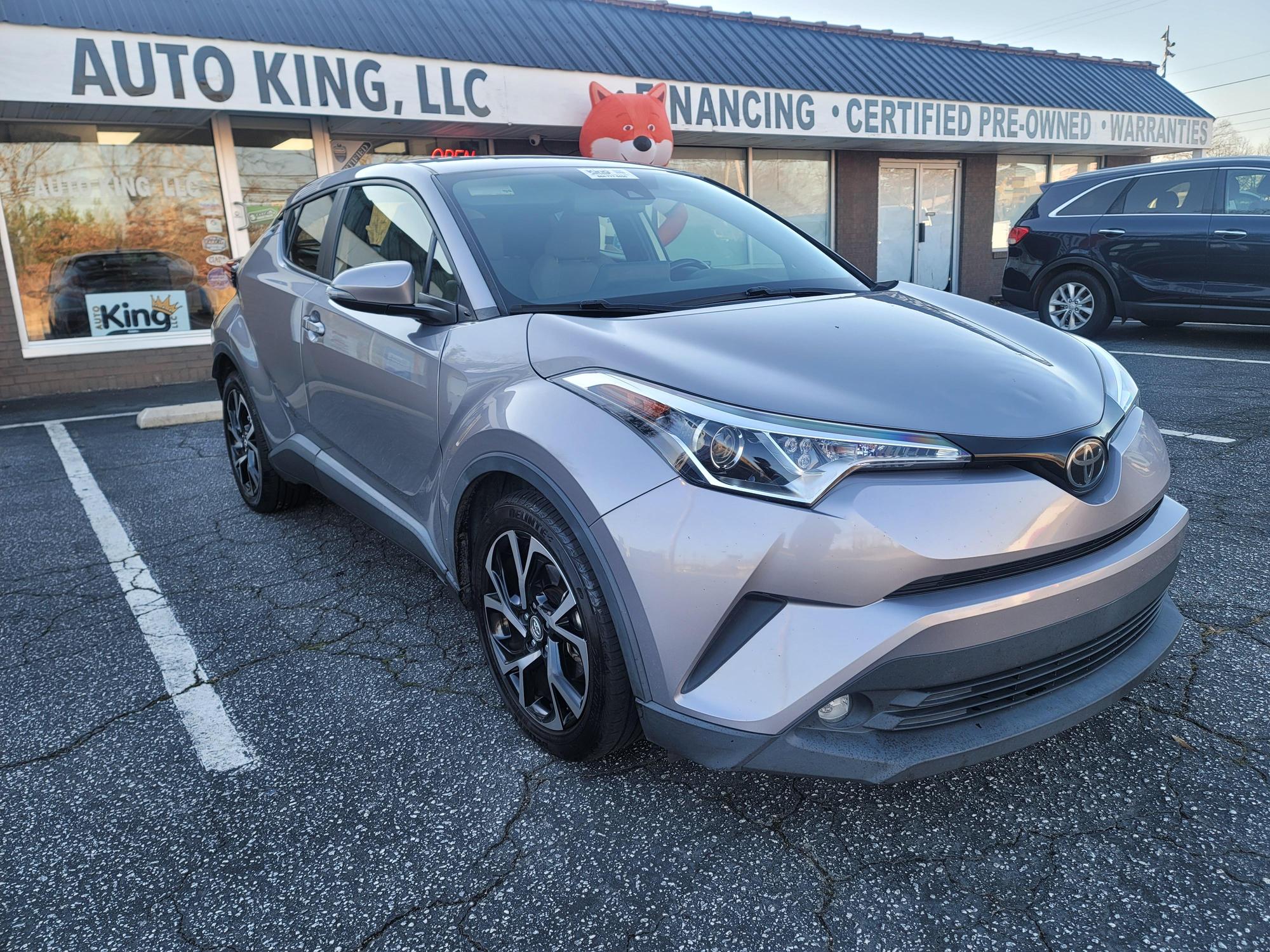 2019 Toyota C-HR XLE photo 35