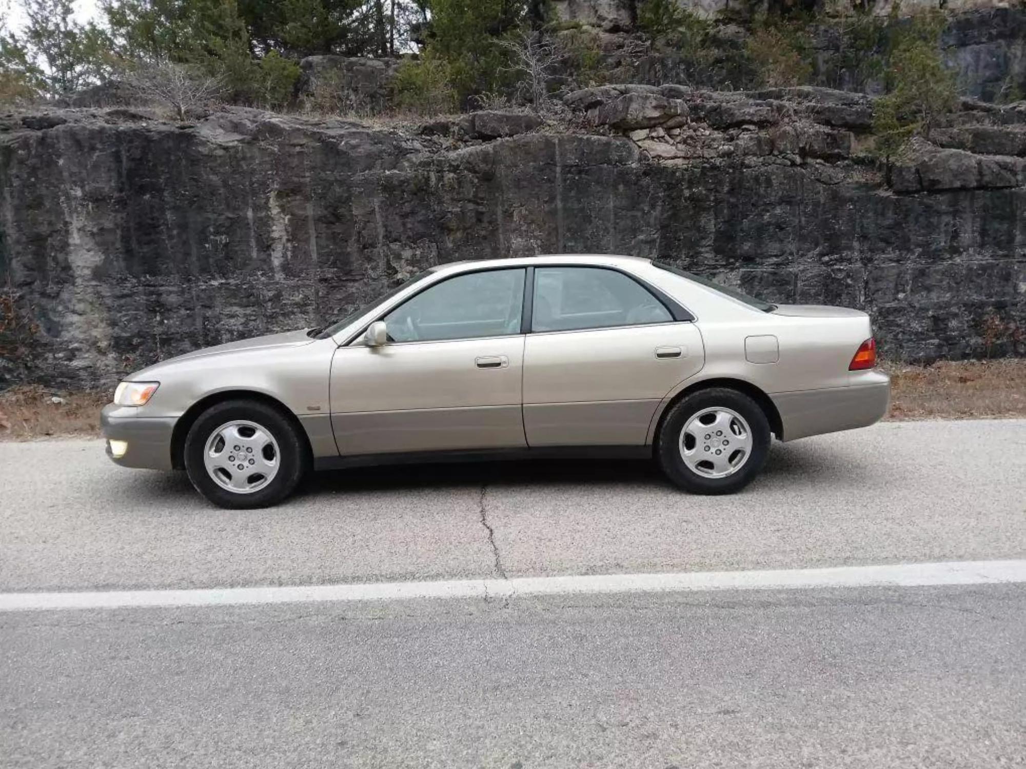 1999 Lexus ES 300 photo 19