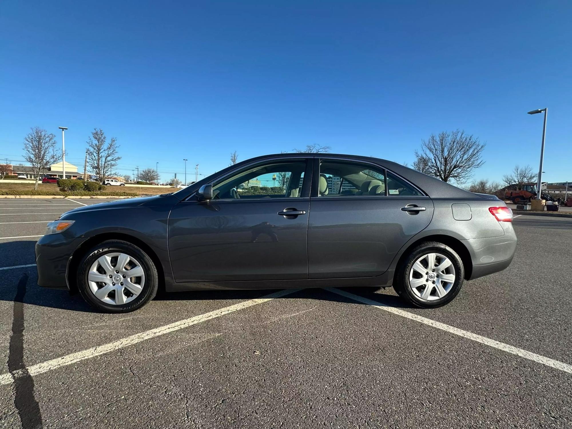 2011 Toyota Camry LE photo 19