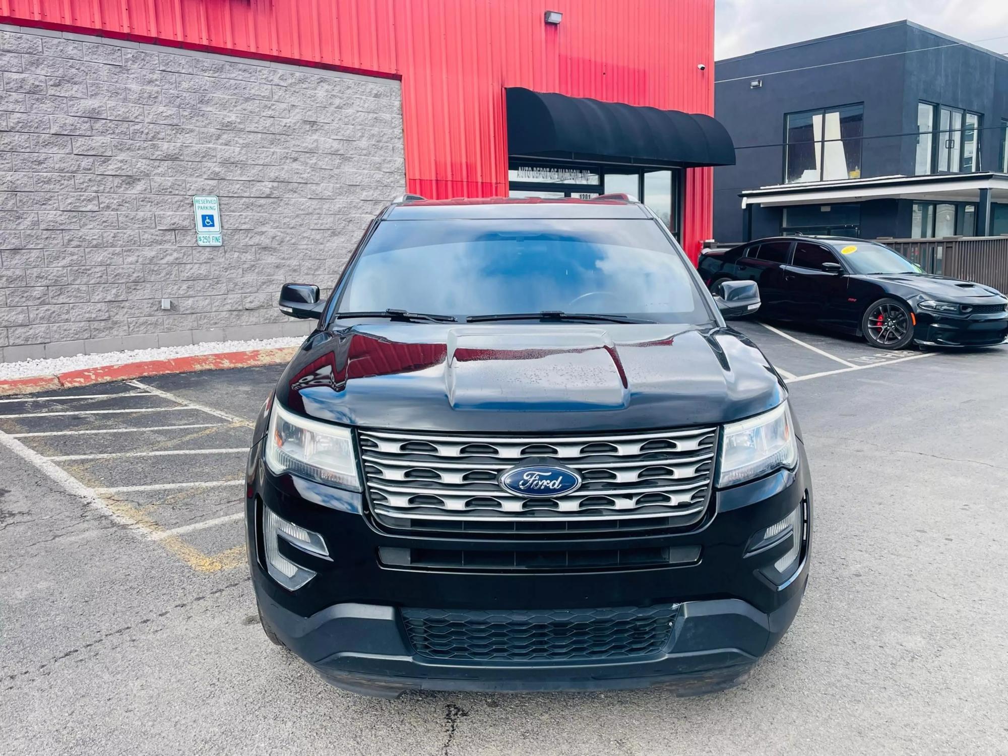 2017 Ford Explorer XLT photo 18