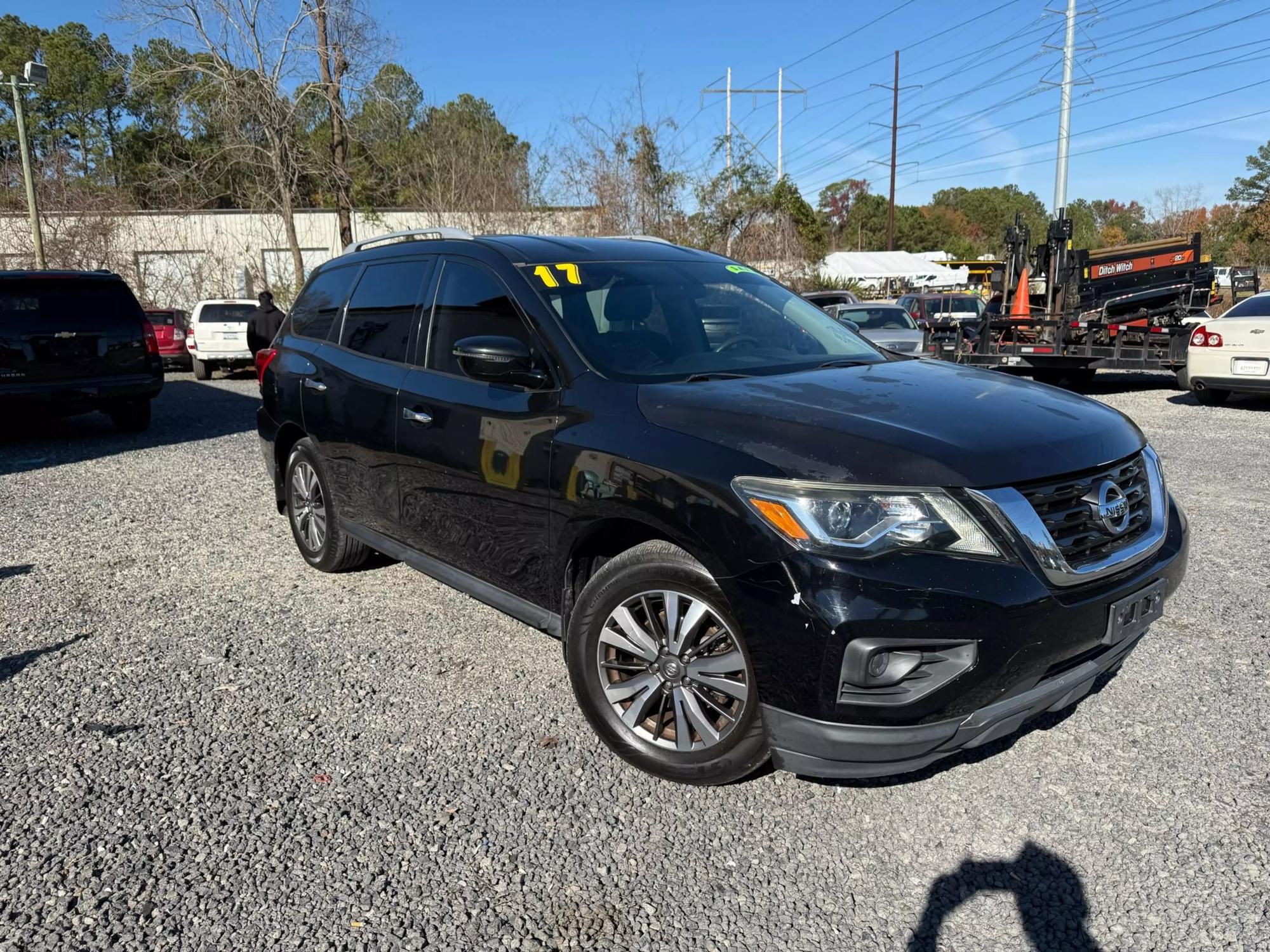 2017 Nissan Pathfinder S photo 13