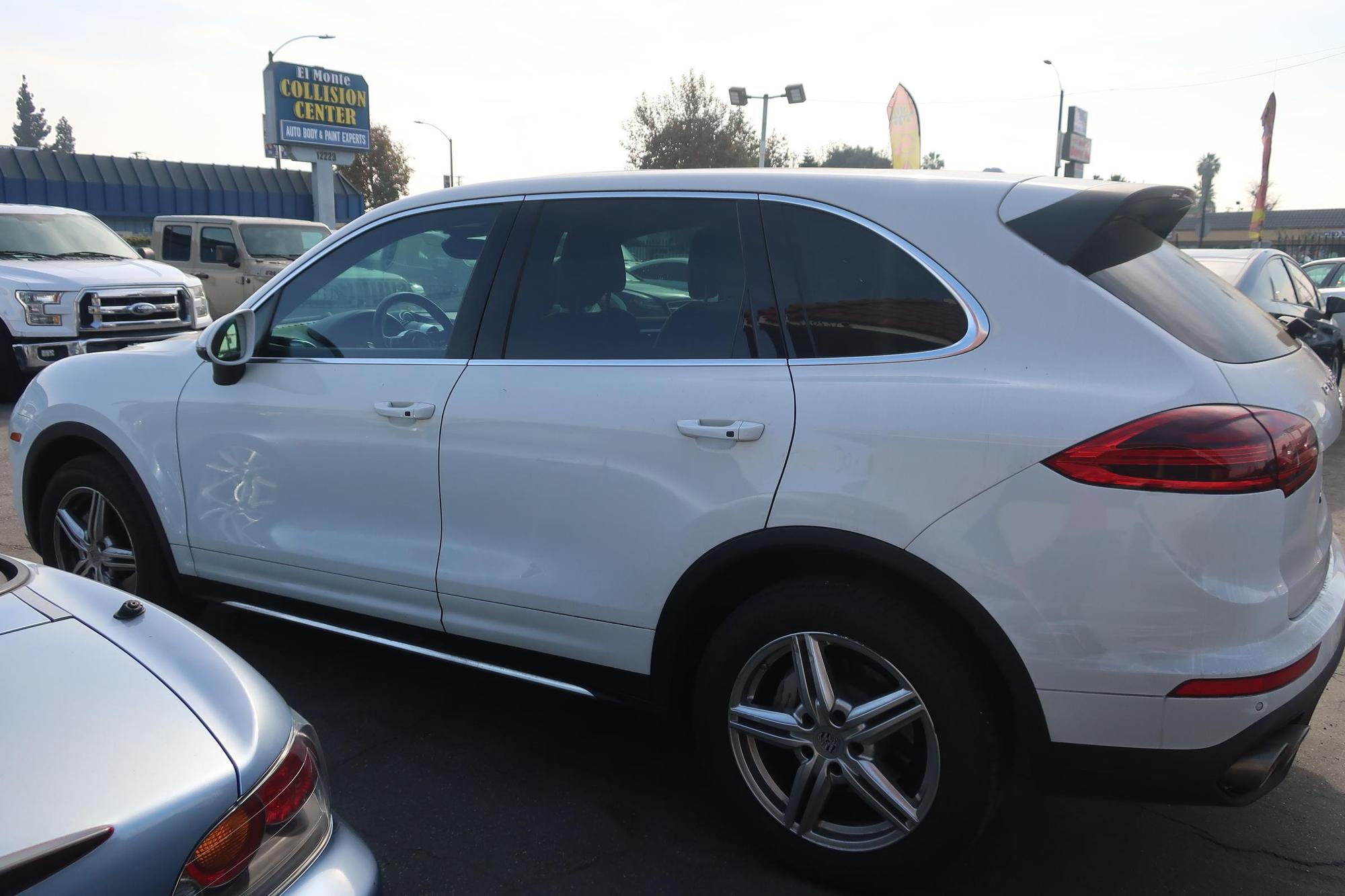 2016 Porsche Cayenne S photo 40