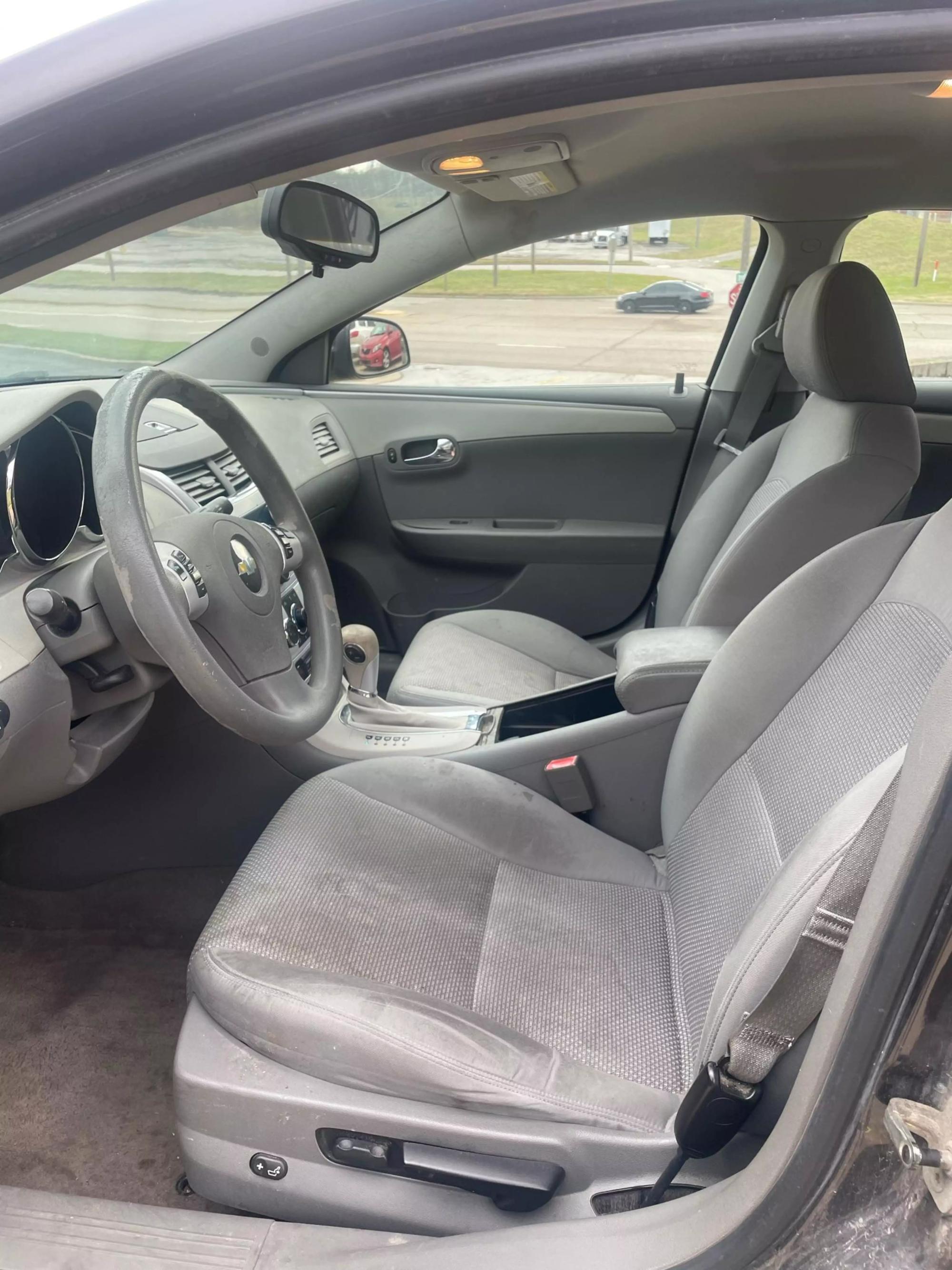 2011 Chevrolet Malibu 1LT photo 27