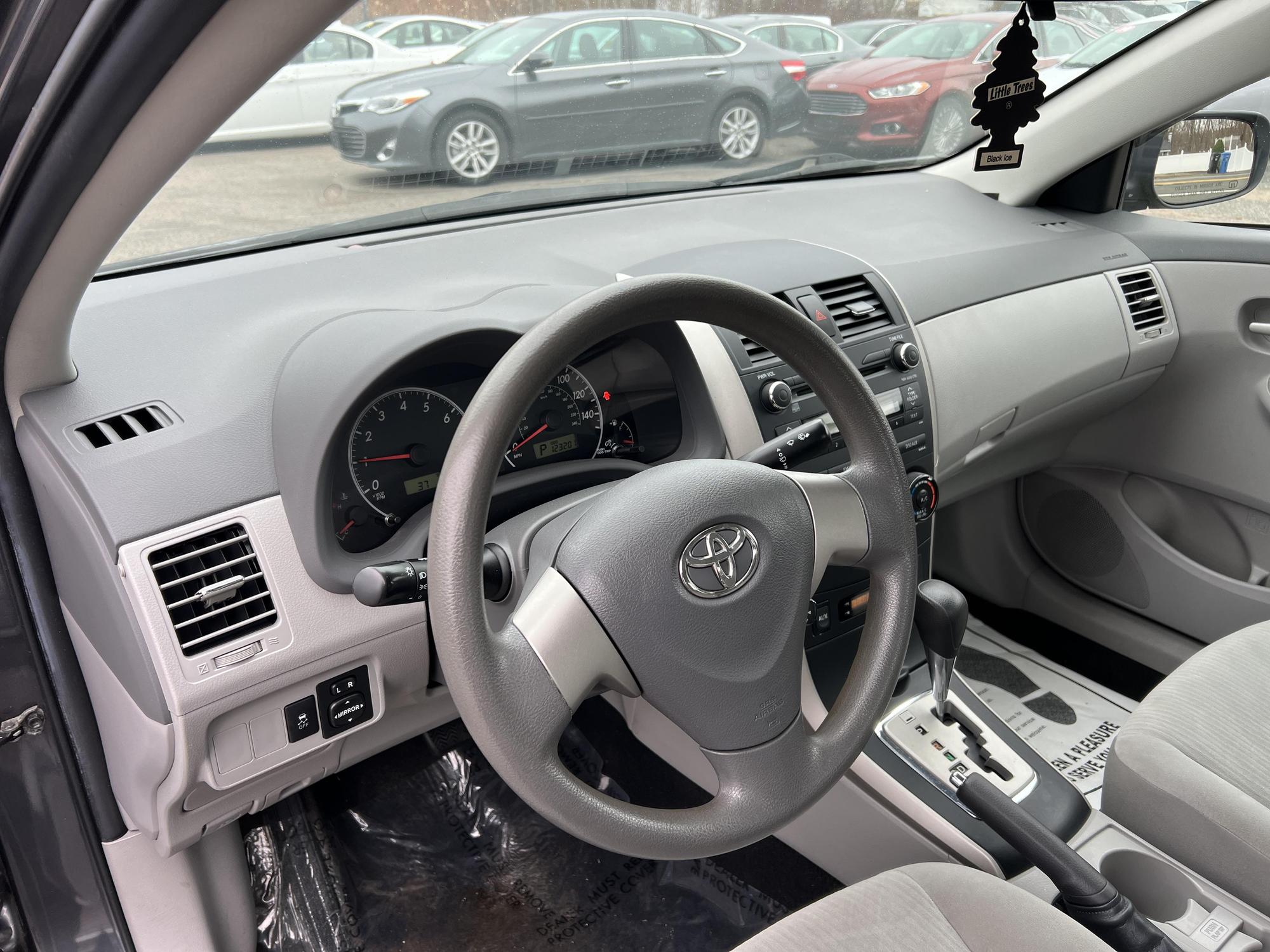 2010 Toyota Corolla LE photo 44