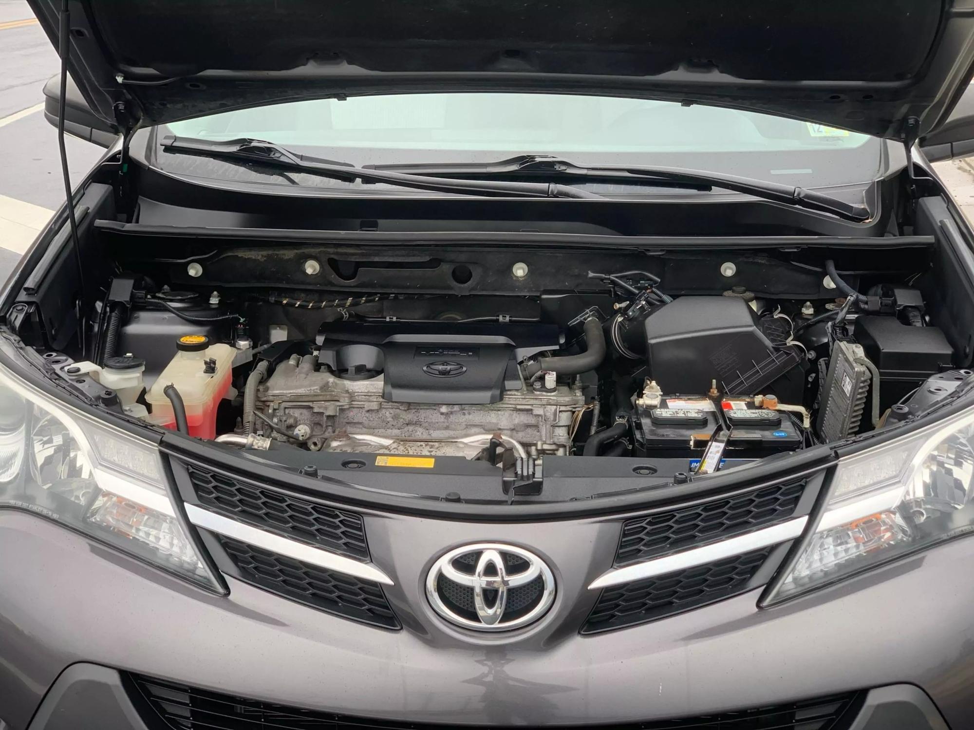 2015 Toyota RAV4 LE photo 105