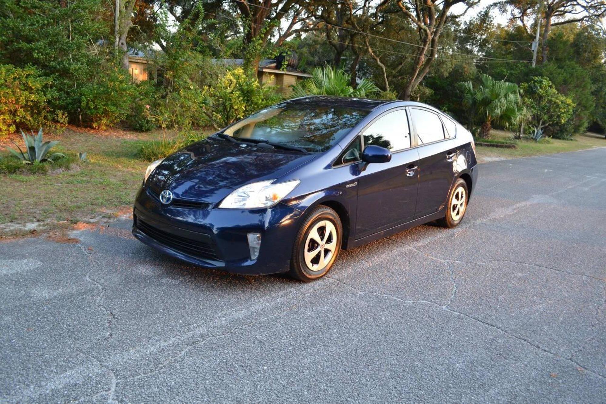 2014 Toyota Prius Four photo 69