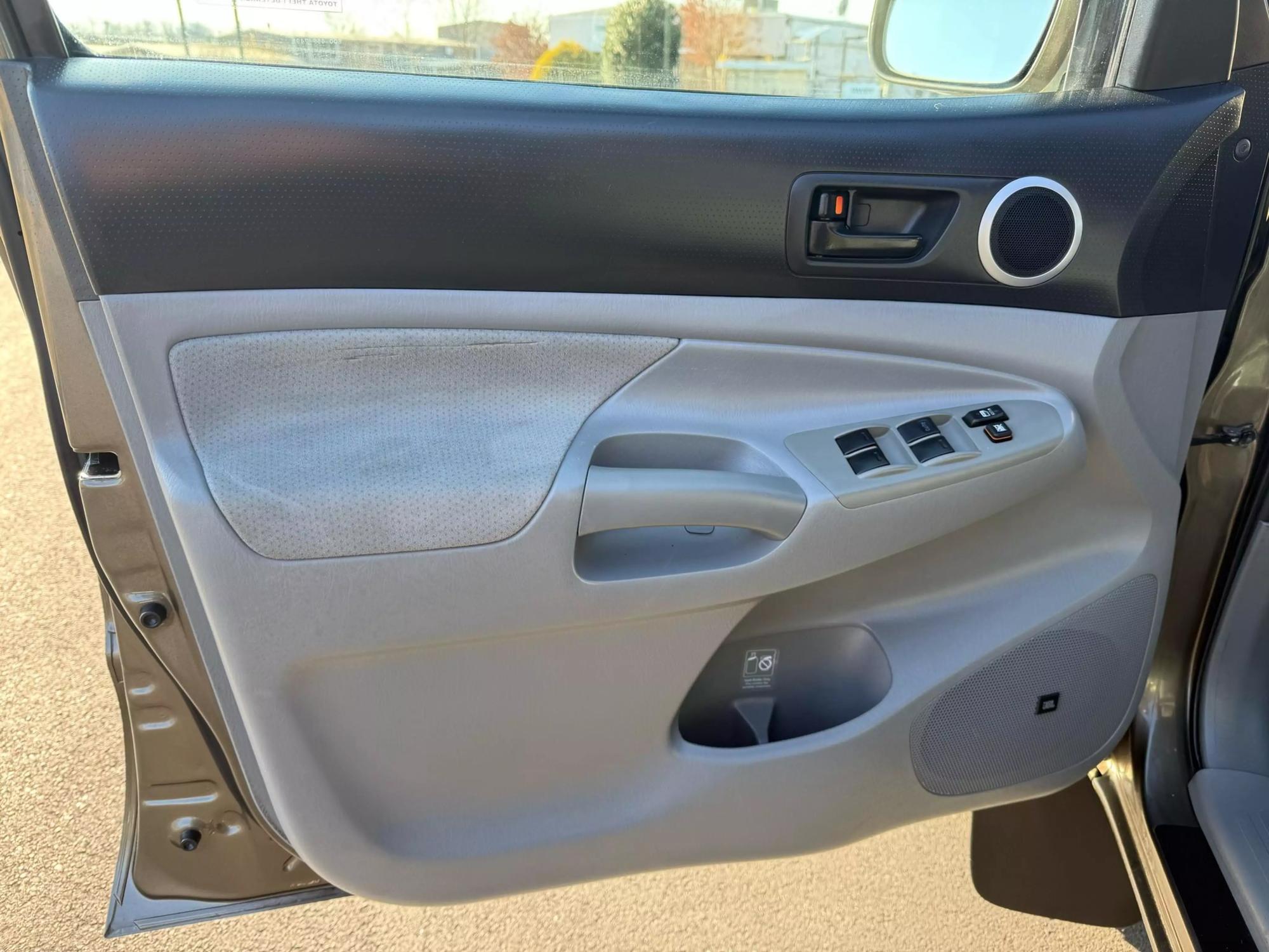 2010 Toyota Tacoma Base photo 133