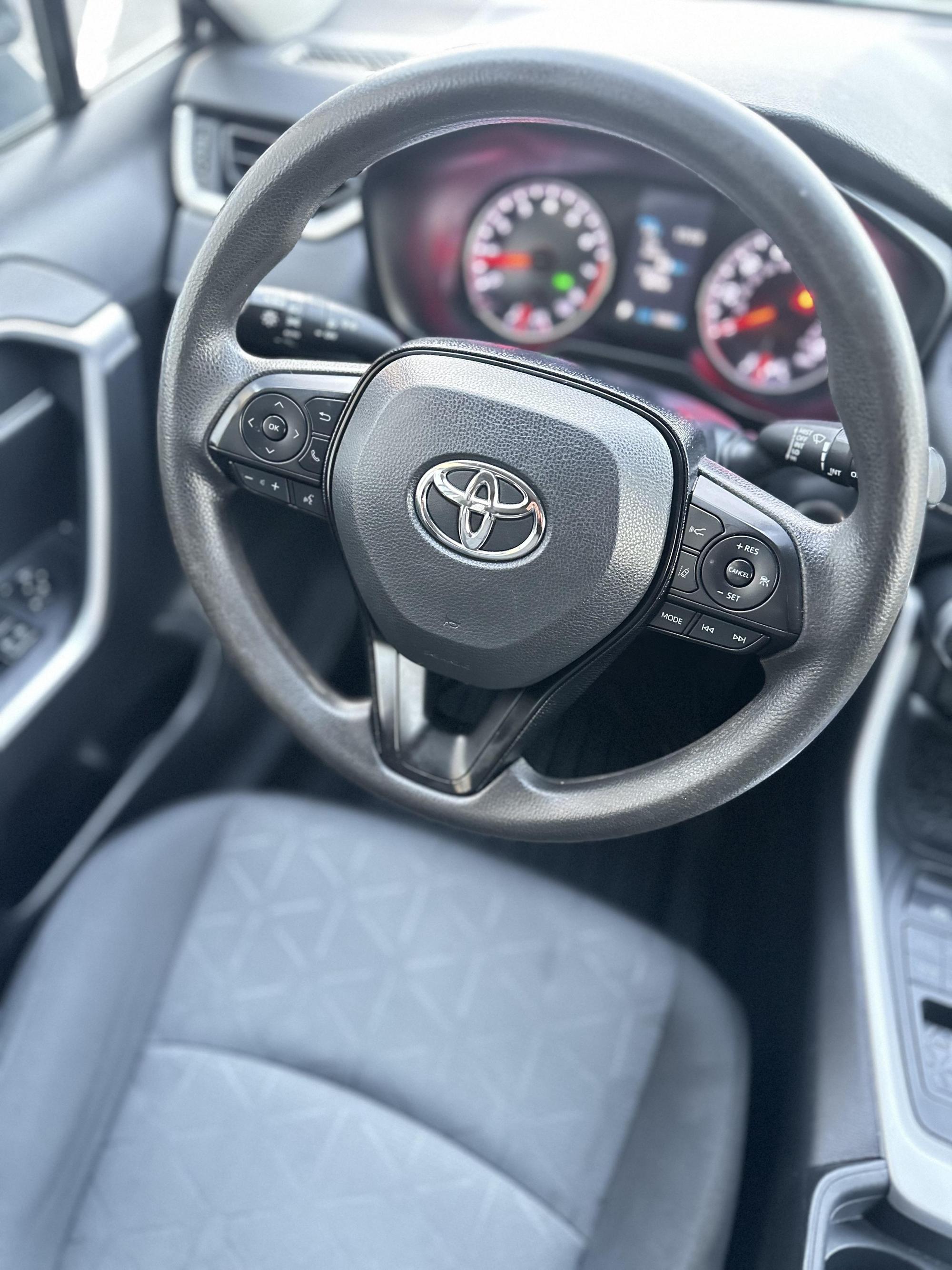 2021 Toyota RAV4 XLE photo 20