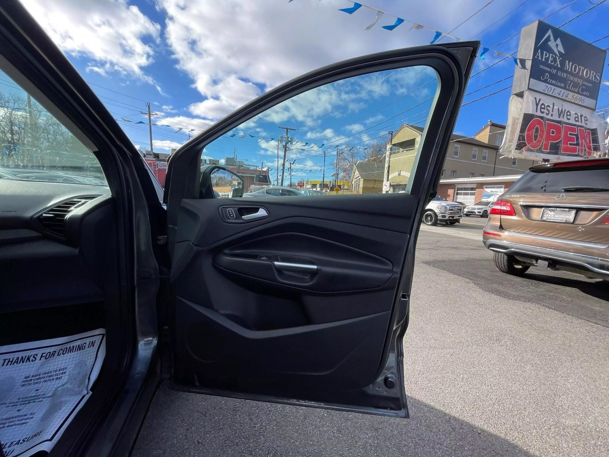 2019 Ford Escape SE photo 105