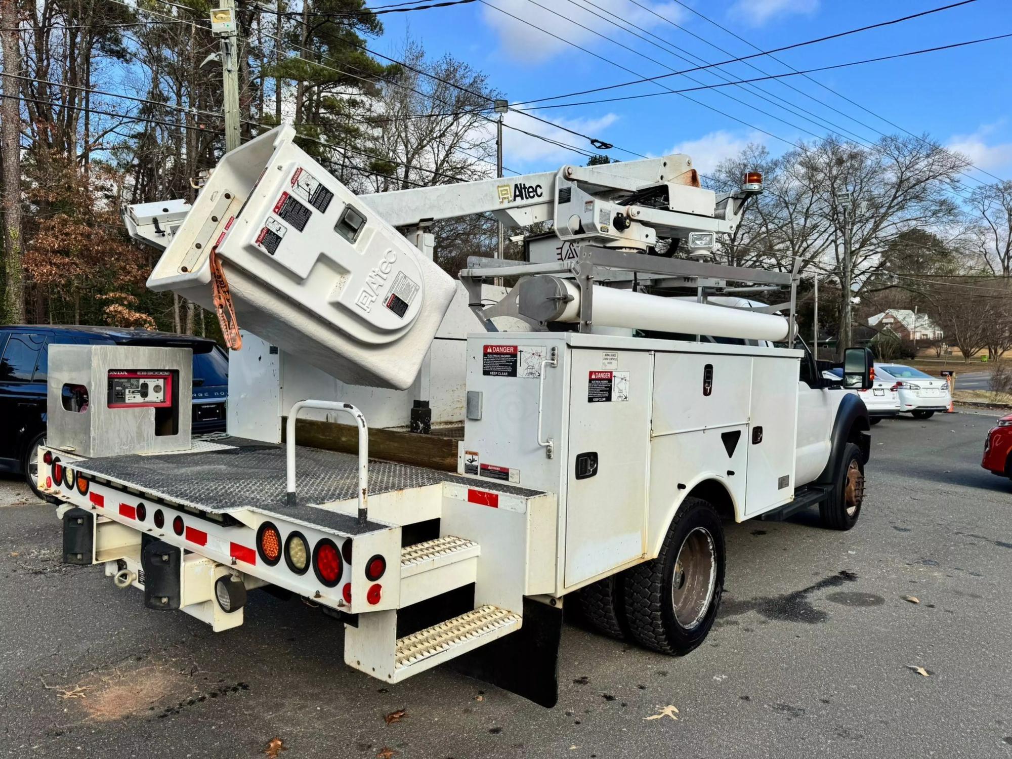 2012 Ford F-450 Super Duty Chassis Cab null photo 30