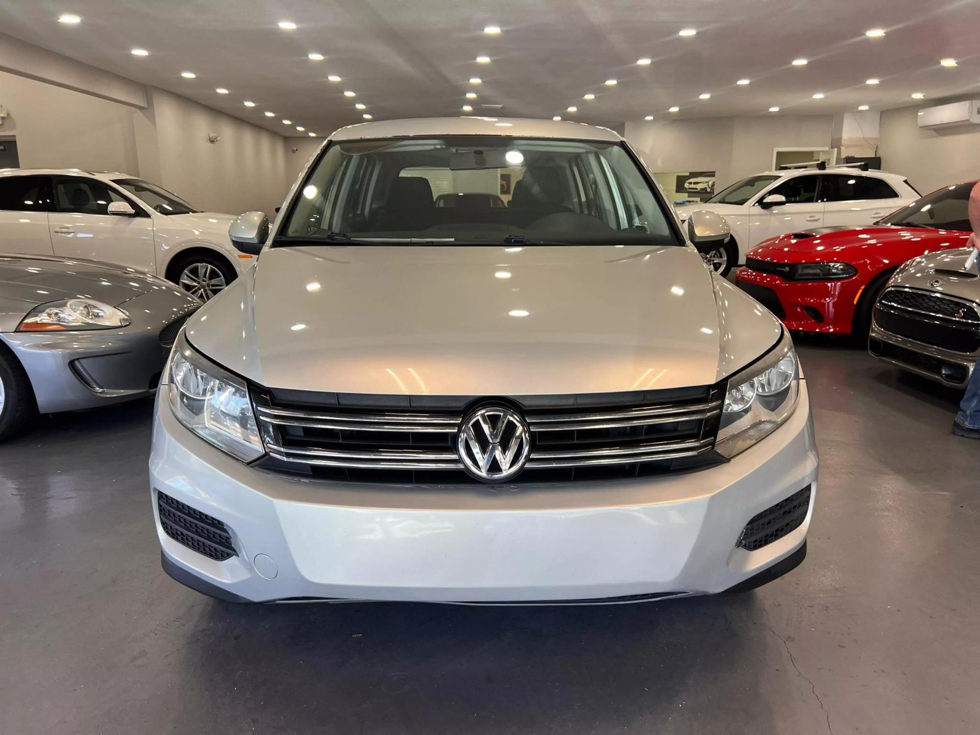 2014 Volkswagen Tiguan S photo 2