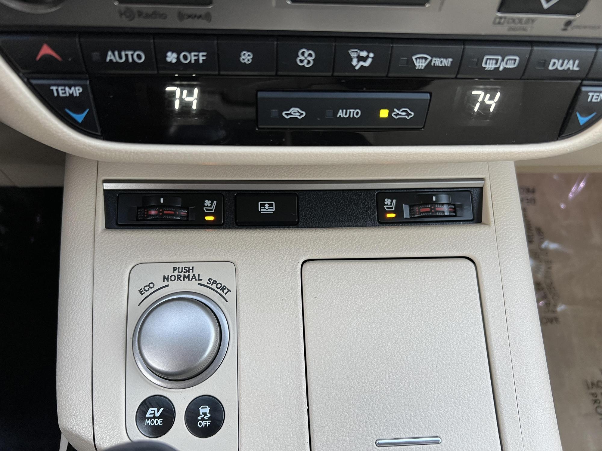 2014 Lexus ES 300h photo 68