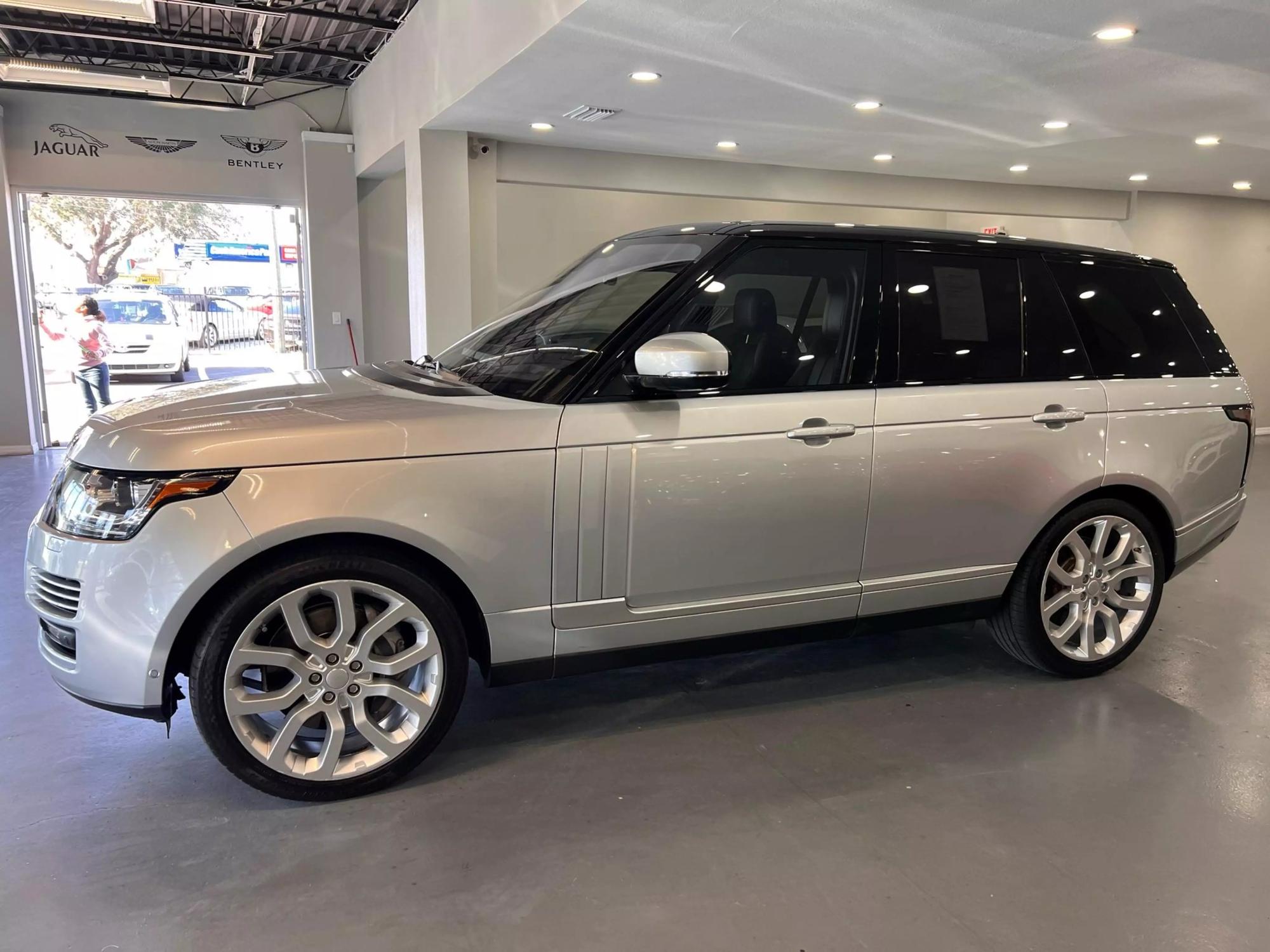 2016 Land Rover Range Rover HSE photo 4