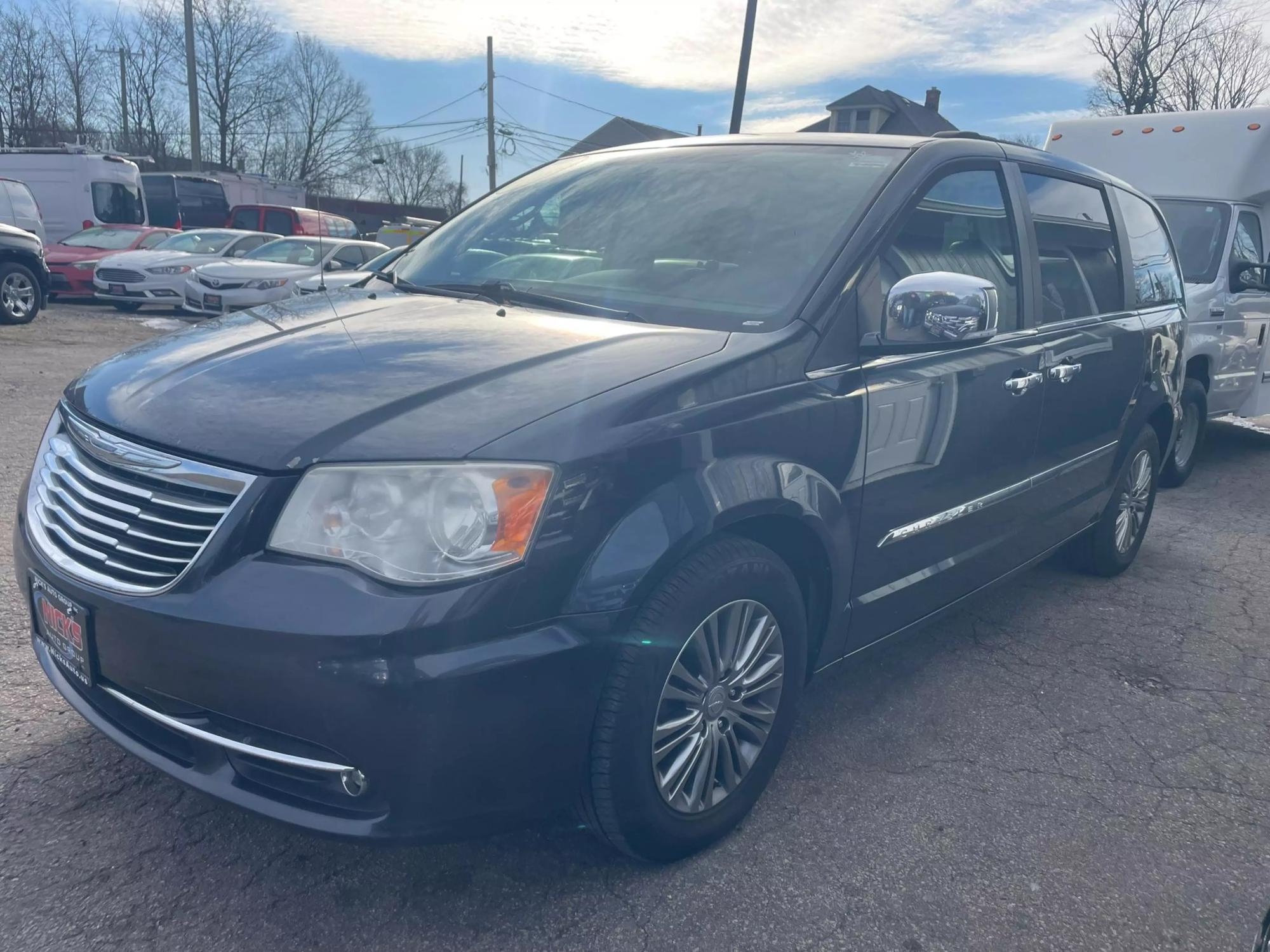 2014 Chrysler Town & Country Touring-L photo 21