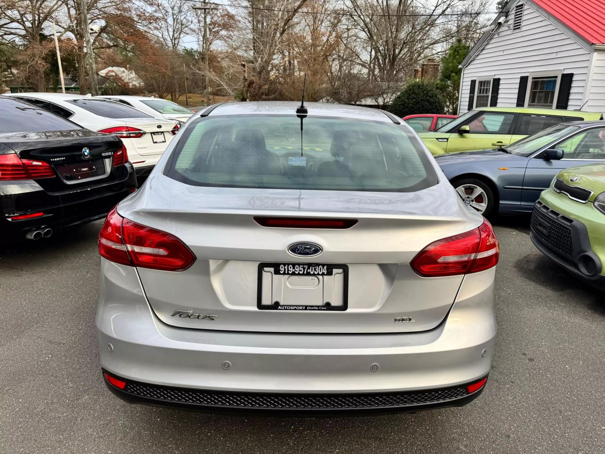 2018 Ford Focus SEL photo 24