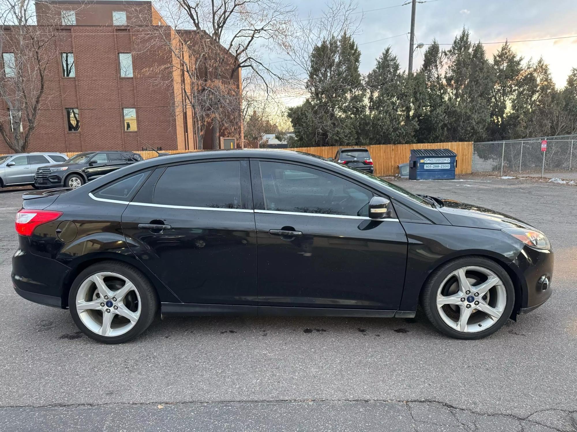 2012 Ford Focus Titanium photo 38