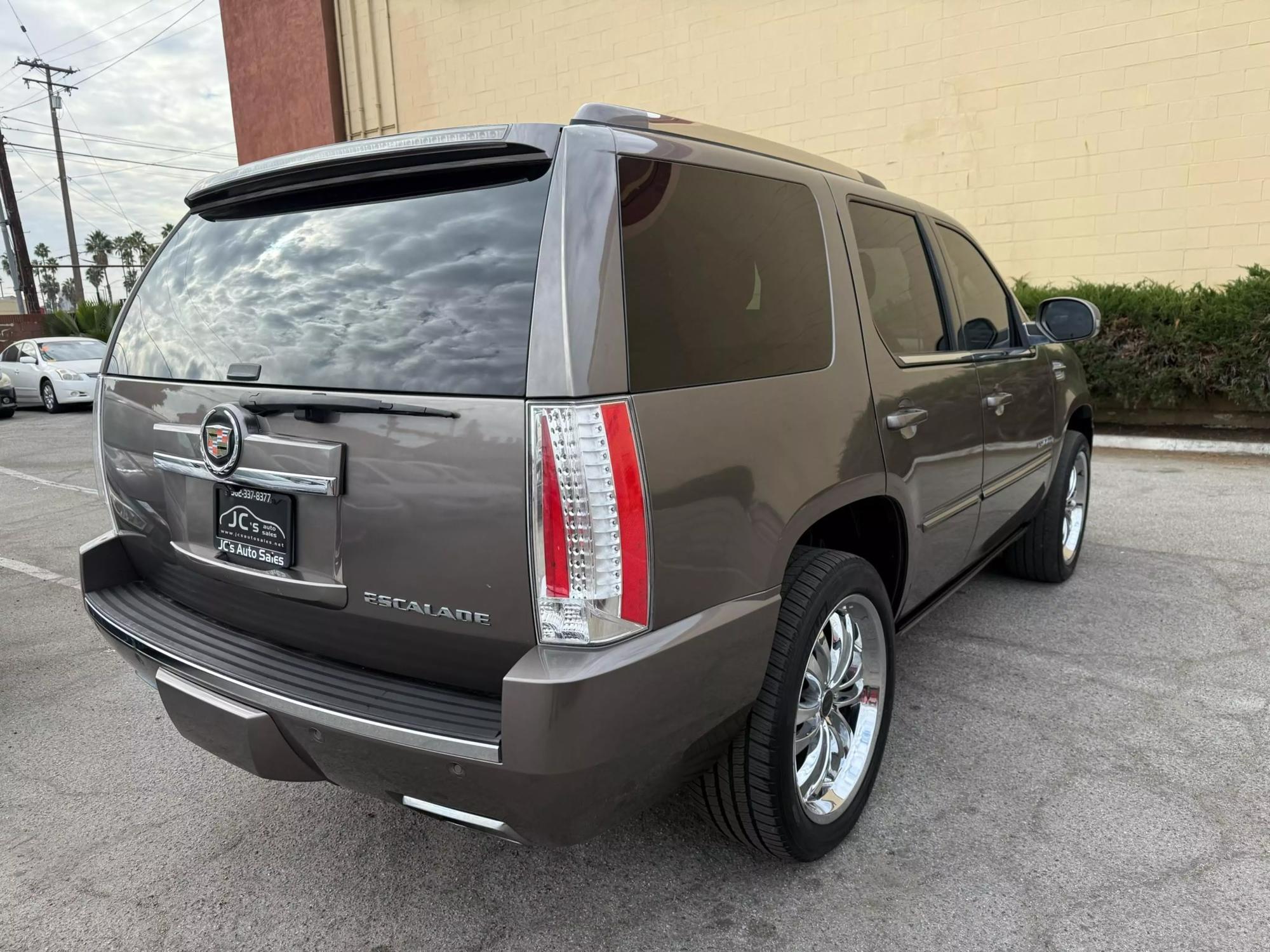 2013 Cadillac Escalade Premium photo 33