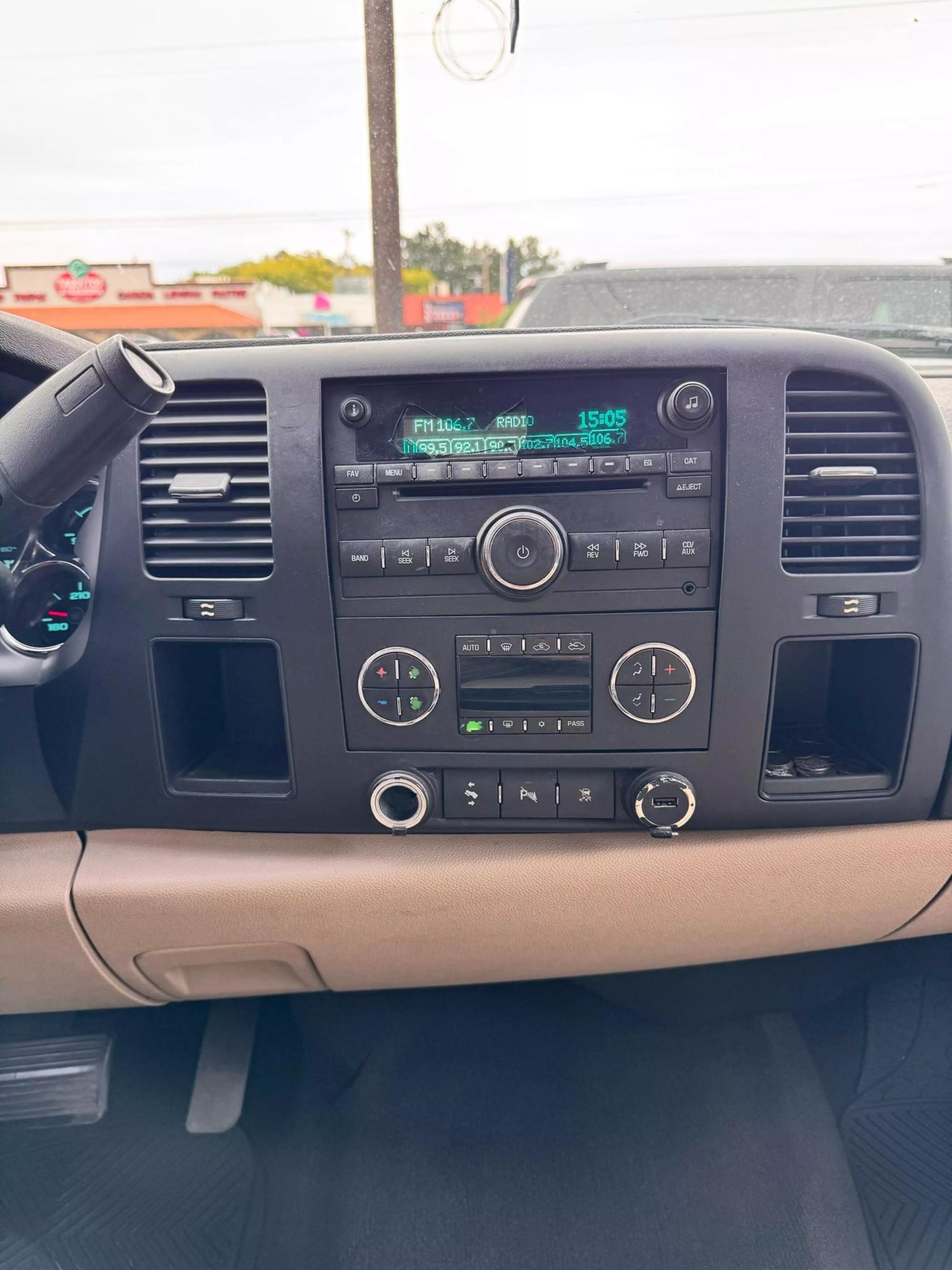 2011 Chevrolet Silverado 1500 LT photo 27