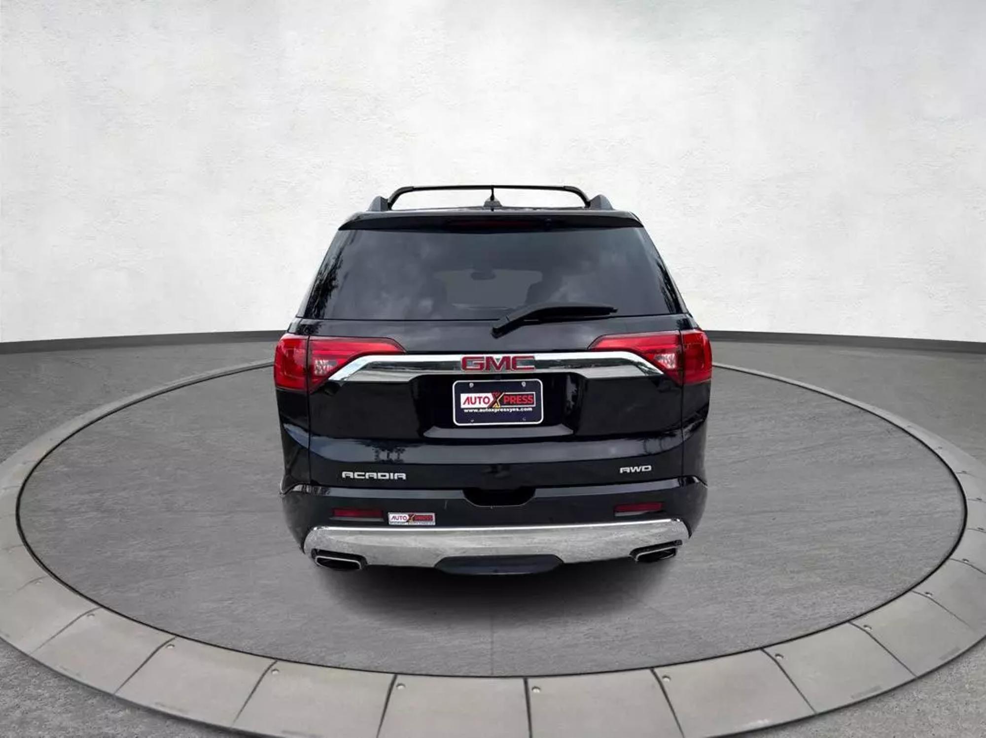 2017 GMC Acadia Denali photo 23