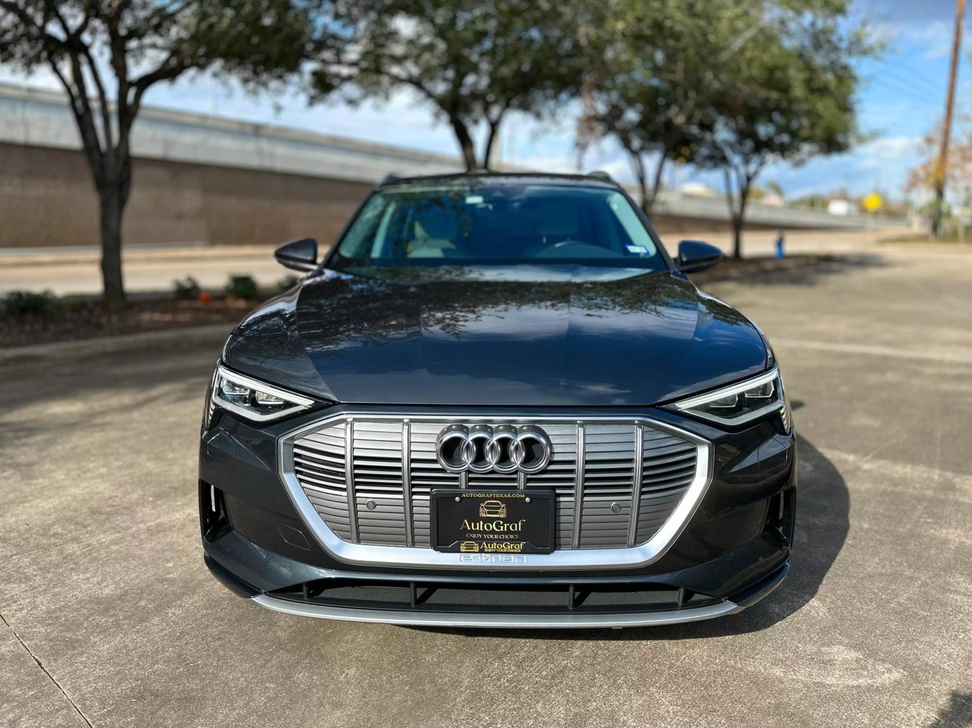 2022 Audi e-tron Premium photo 32