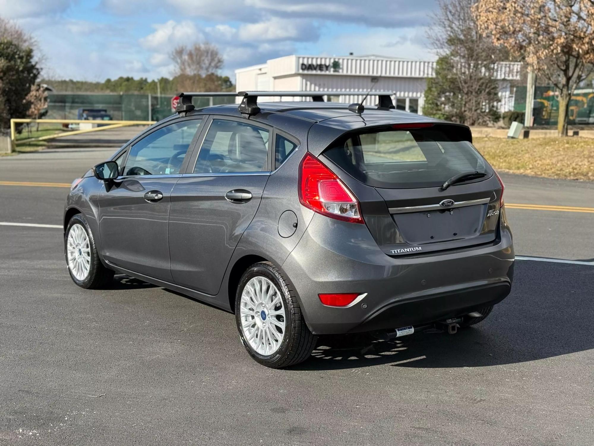 2015 Ford Fiesta Titanium photo 92