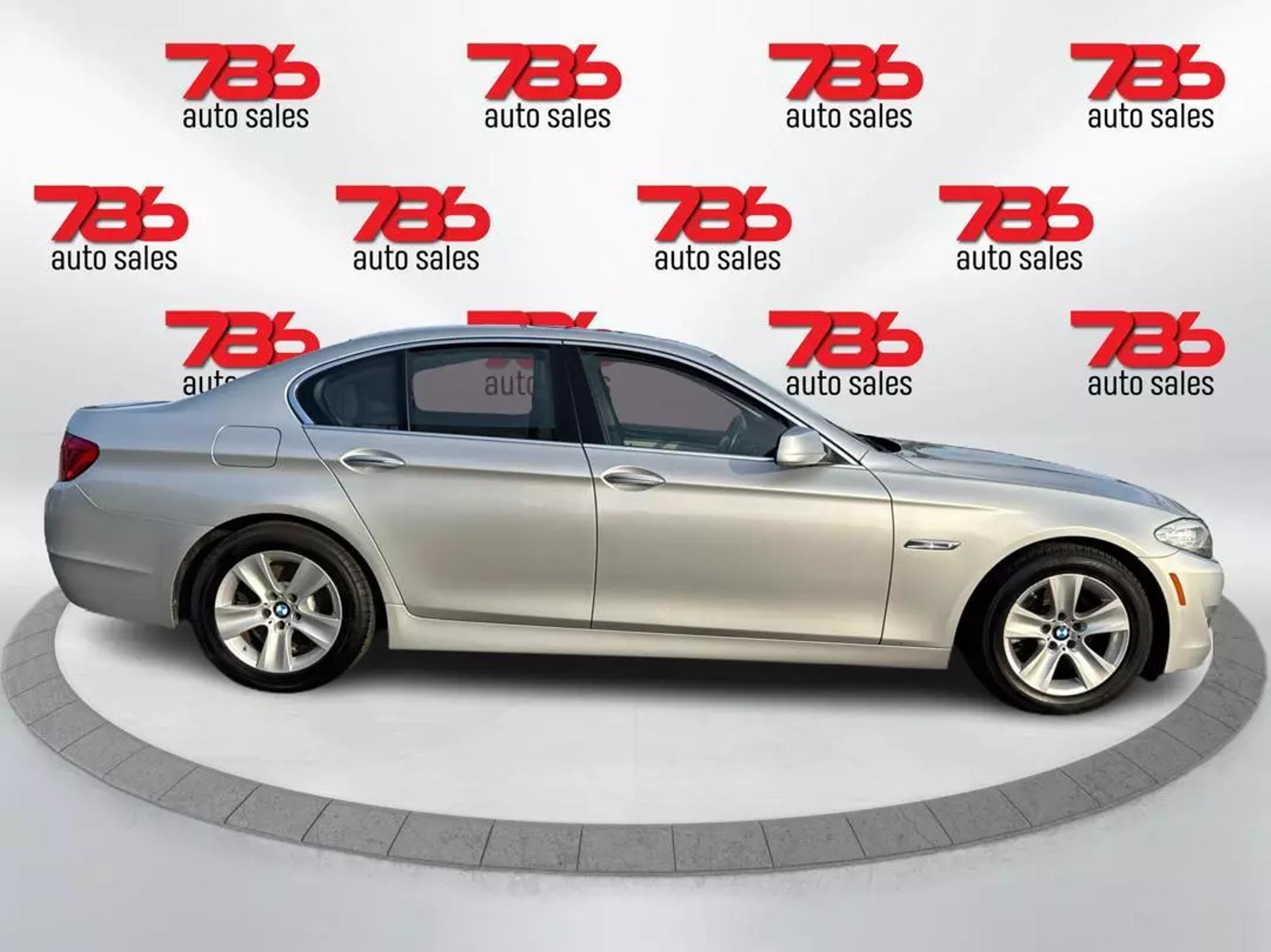 2011 BMW 5 Series 528i photo 41