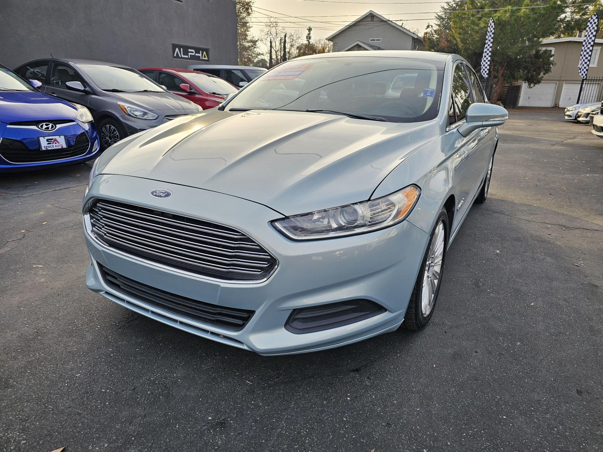 2014 Ford Fusion SE Hybrid photo 33