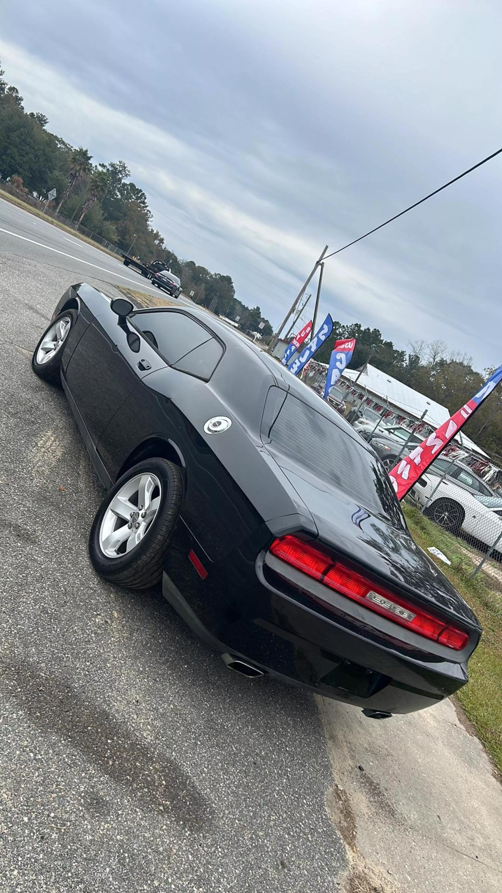 2014 Dodge Challenger SXT photo 19