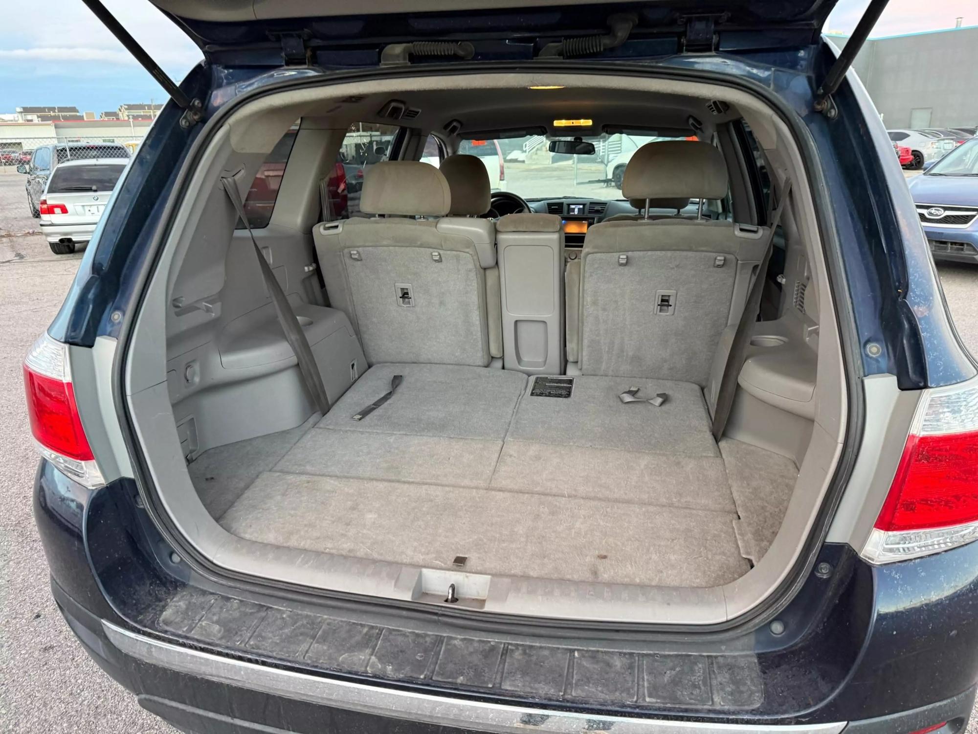 2013 Toyota Highlander Base photo 27