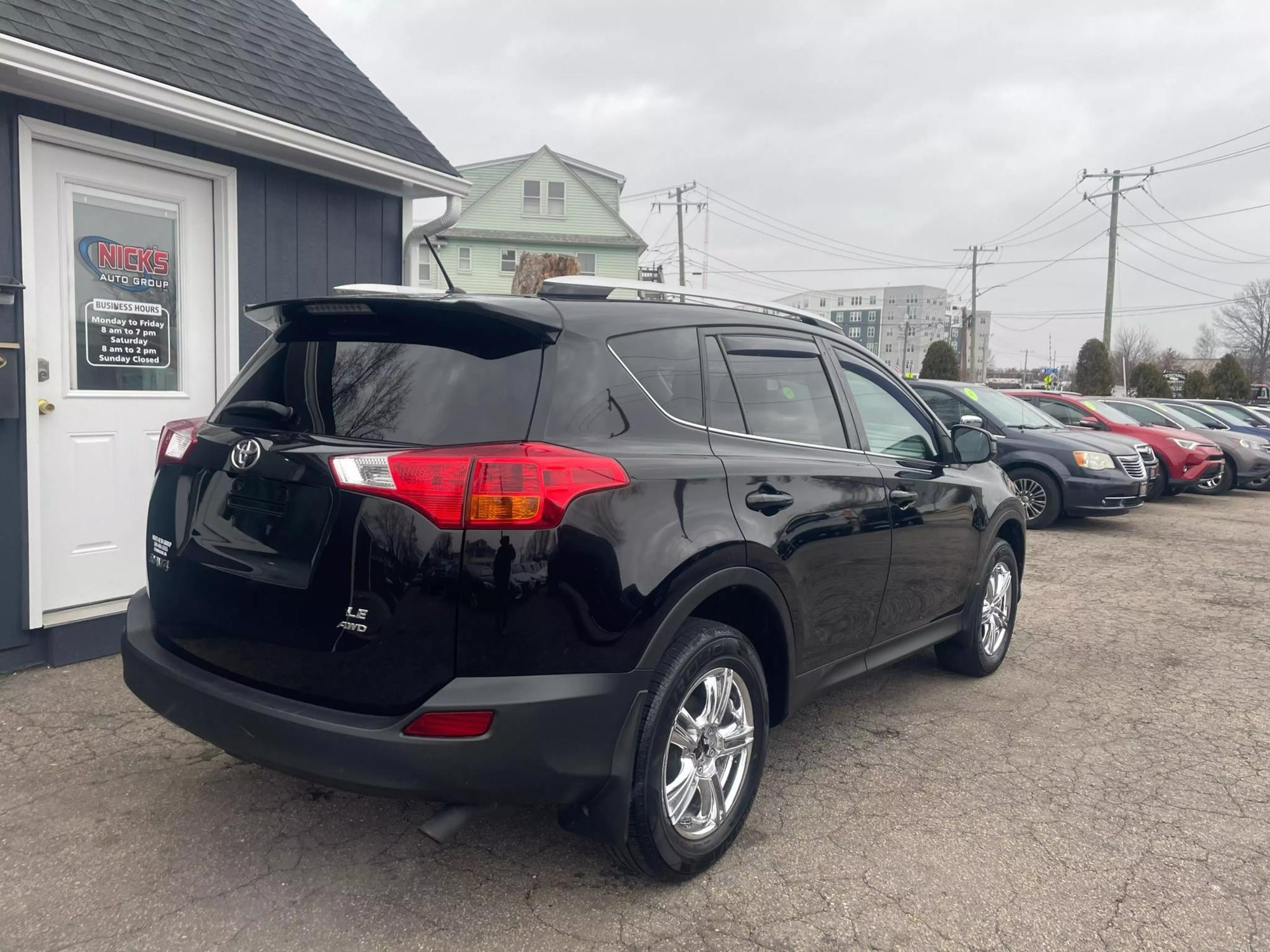 2015 Toyota RAV4 LE photo 13