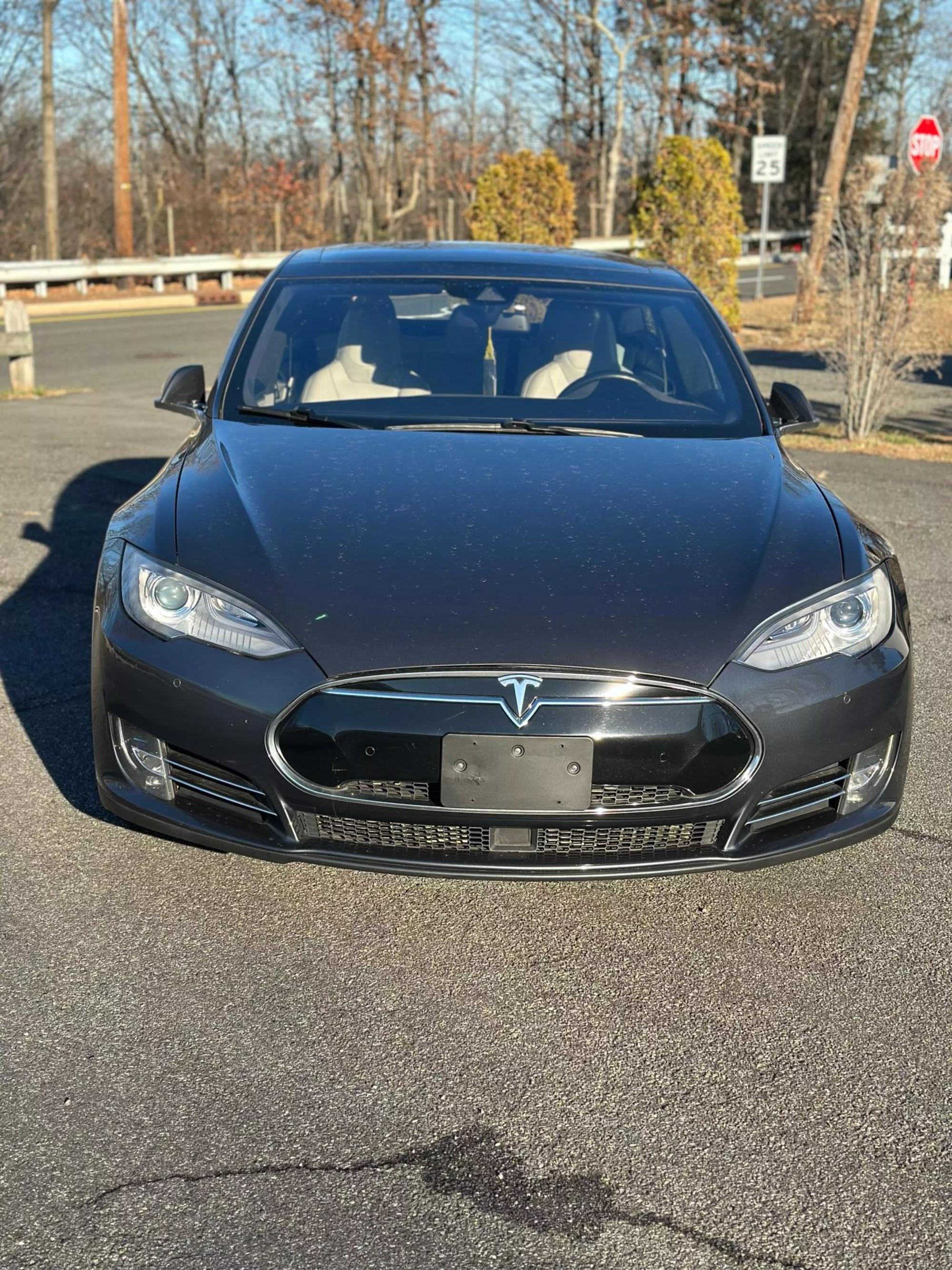 2015 Tesla Model S 85D photo 25