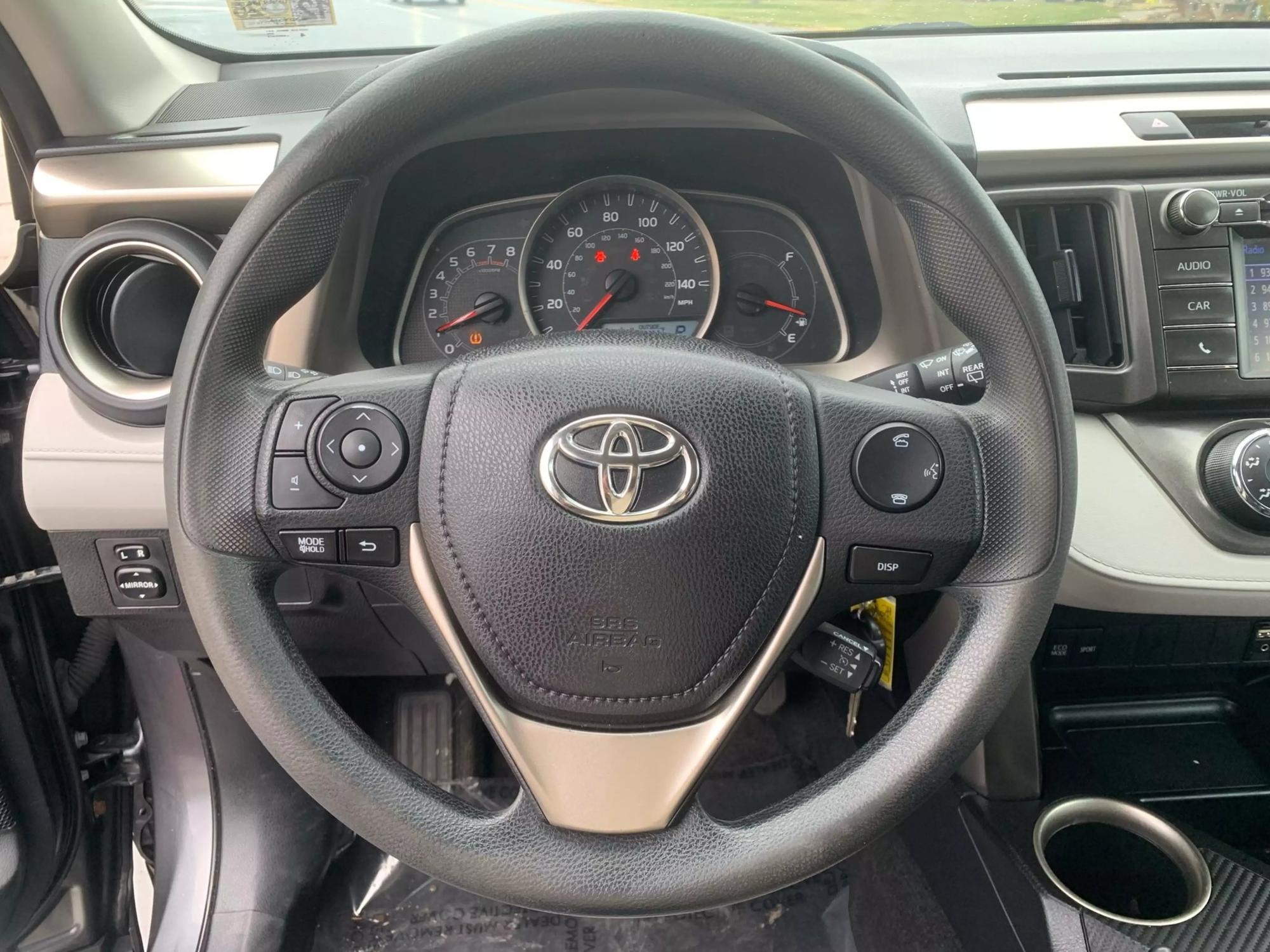 2015 Toyota RAV4 LE photo 113