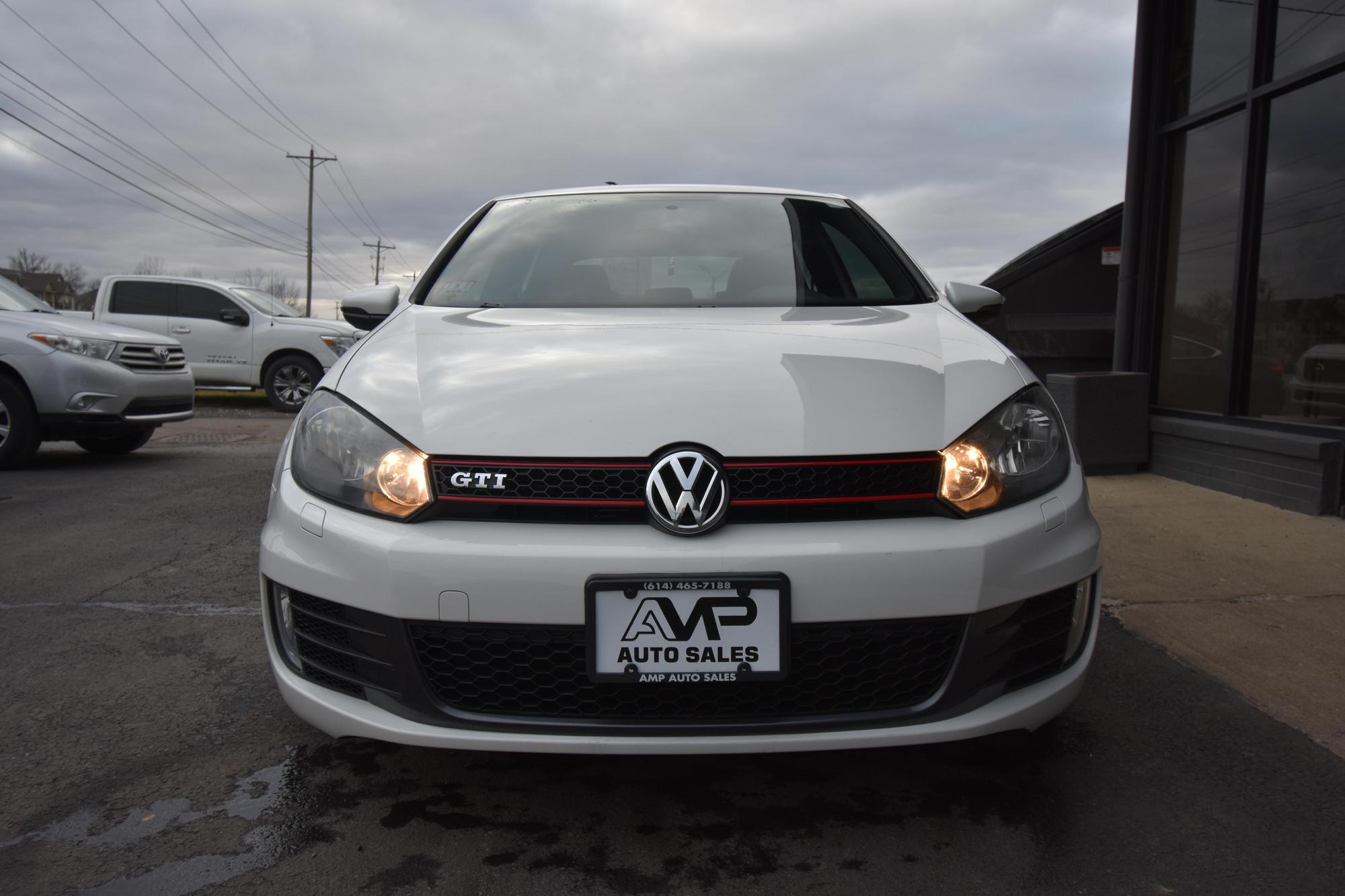 2010 Volkswagen GTI Base photo 28