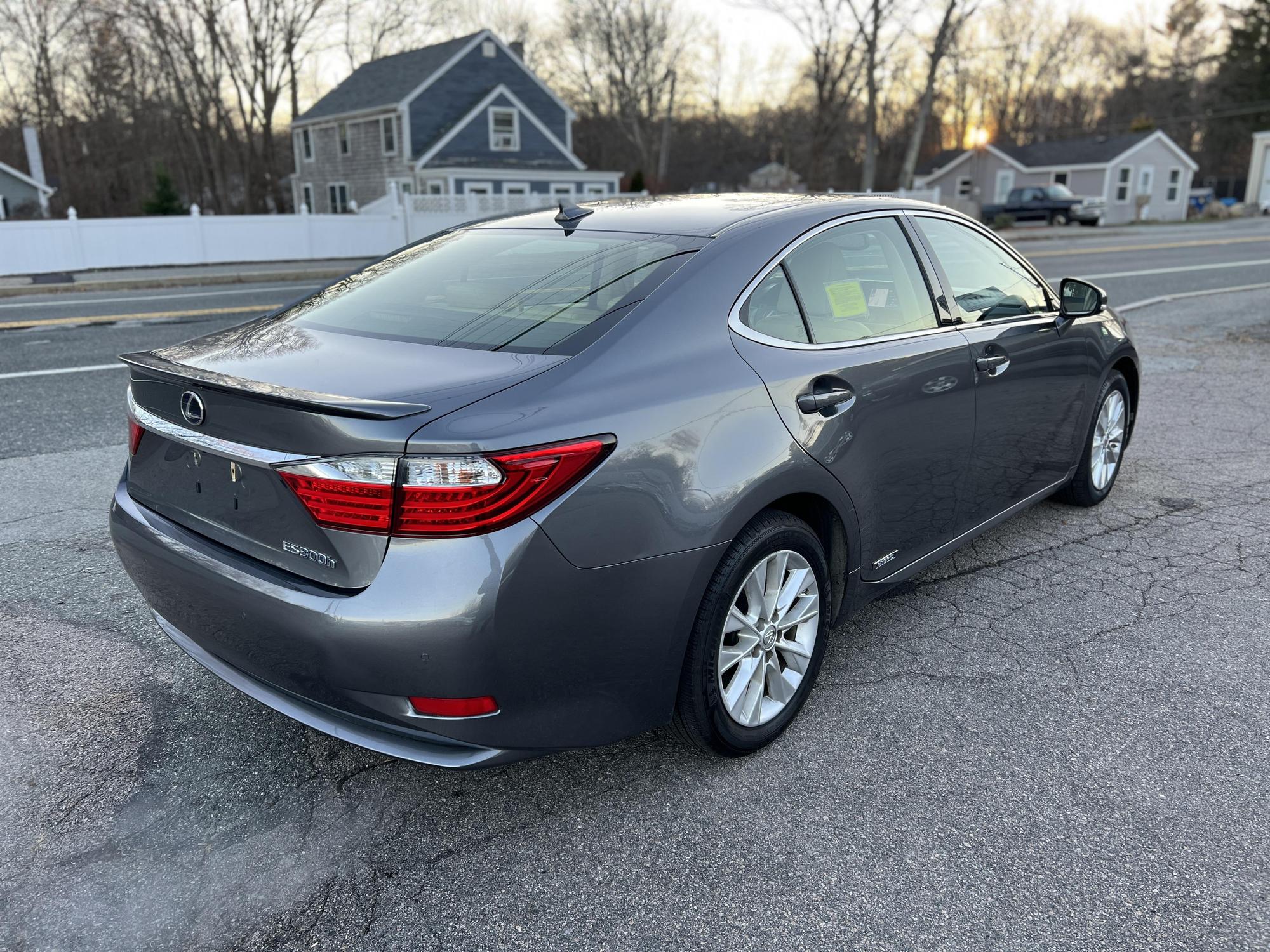 2014 Lexus ES 300h photo 43