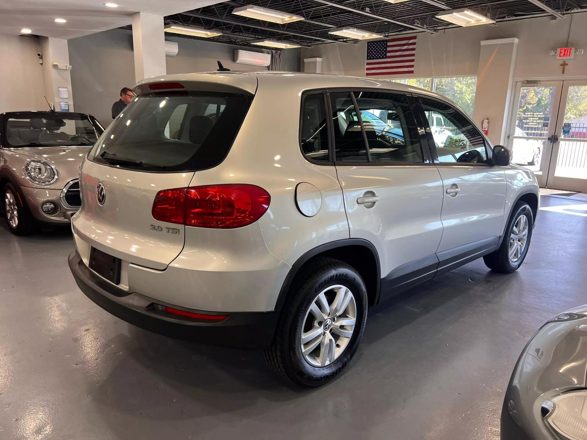 2014 Volkswagen Tiguan S photo 7