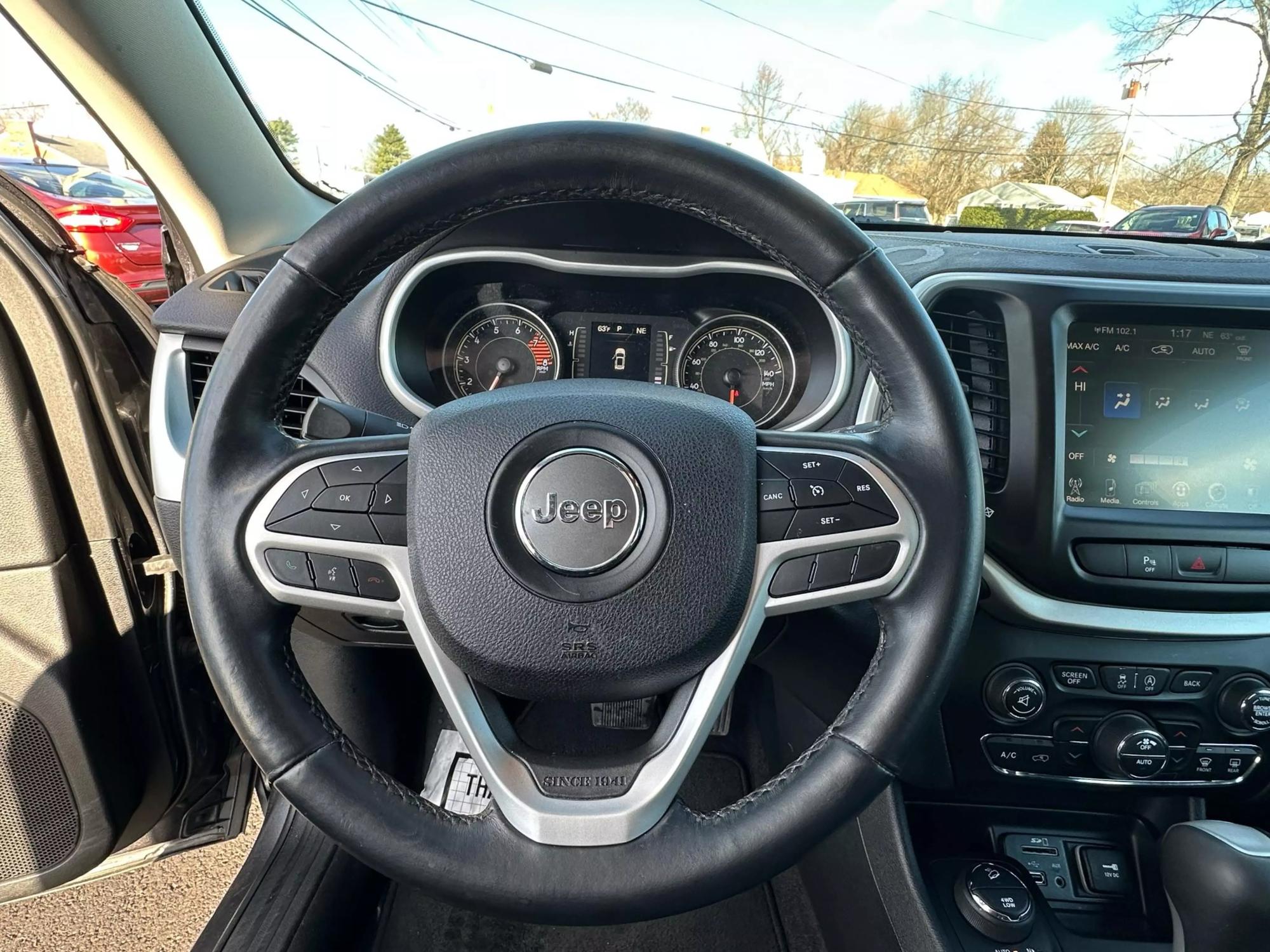 2018 Jeep Cherokee Latitude Plus photo 41