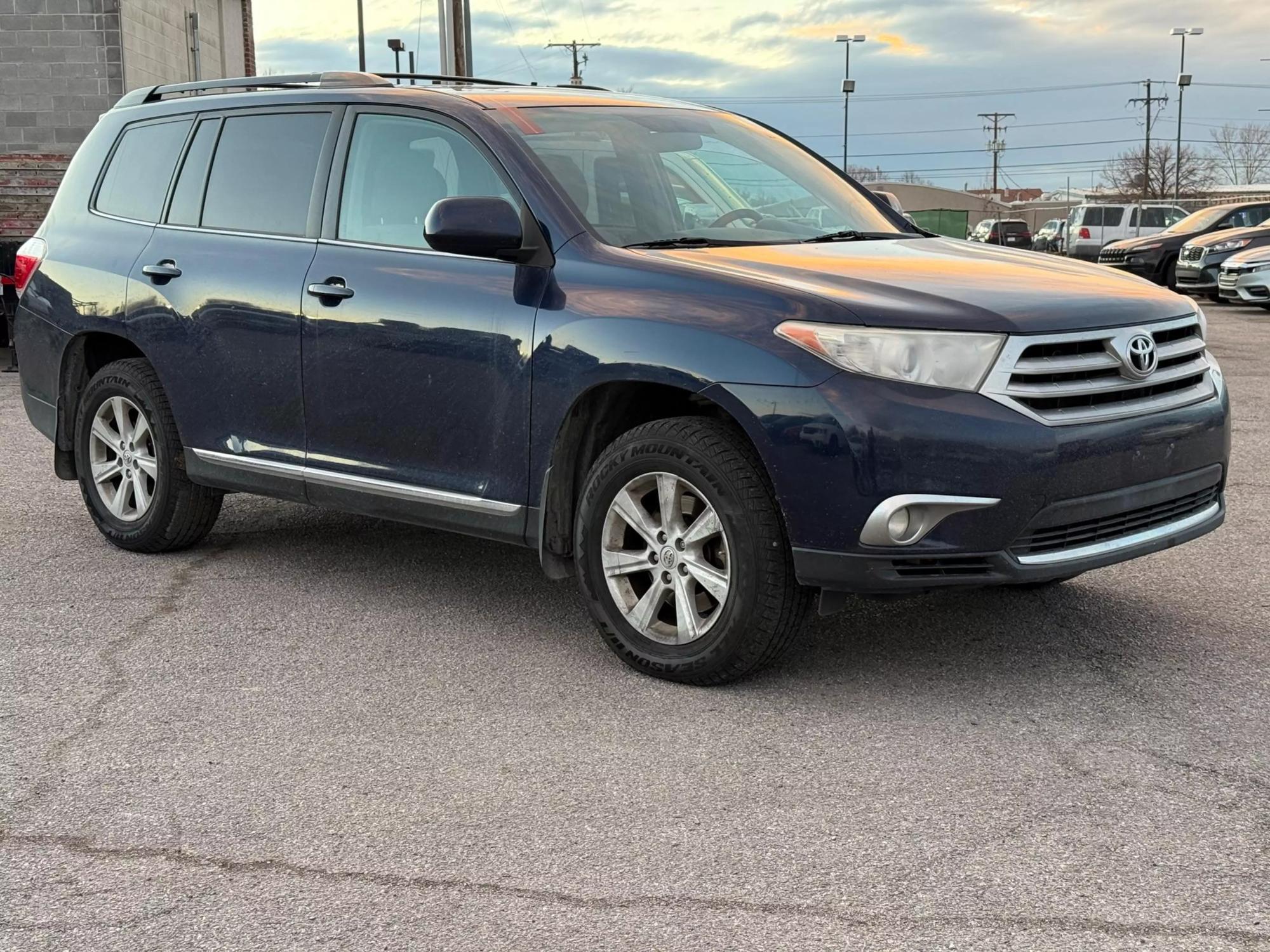 2013 Toyota Highlander Base photo 23