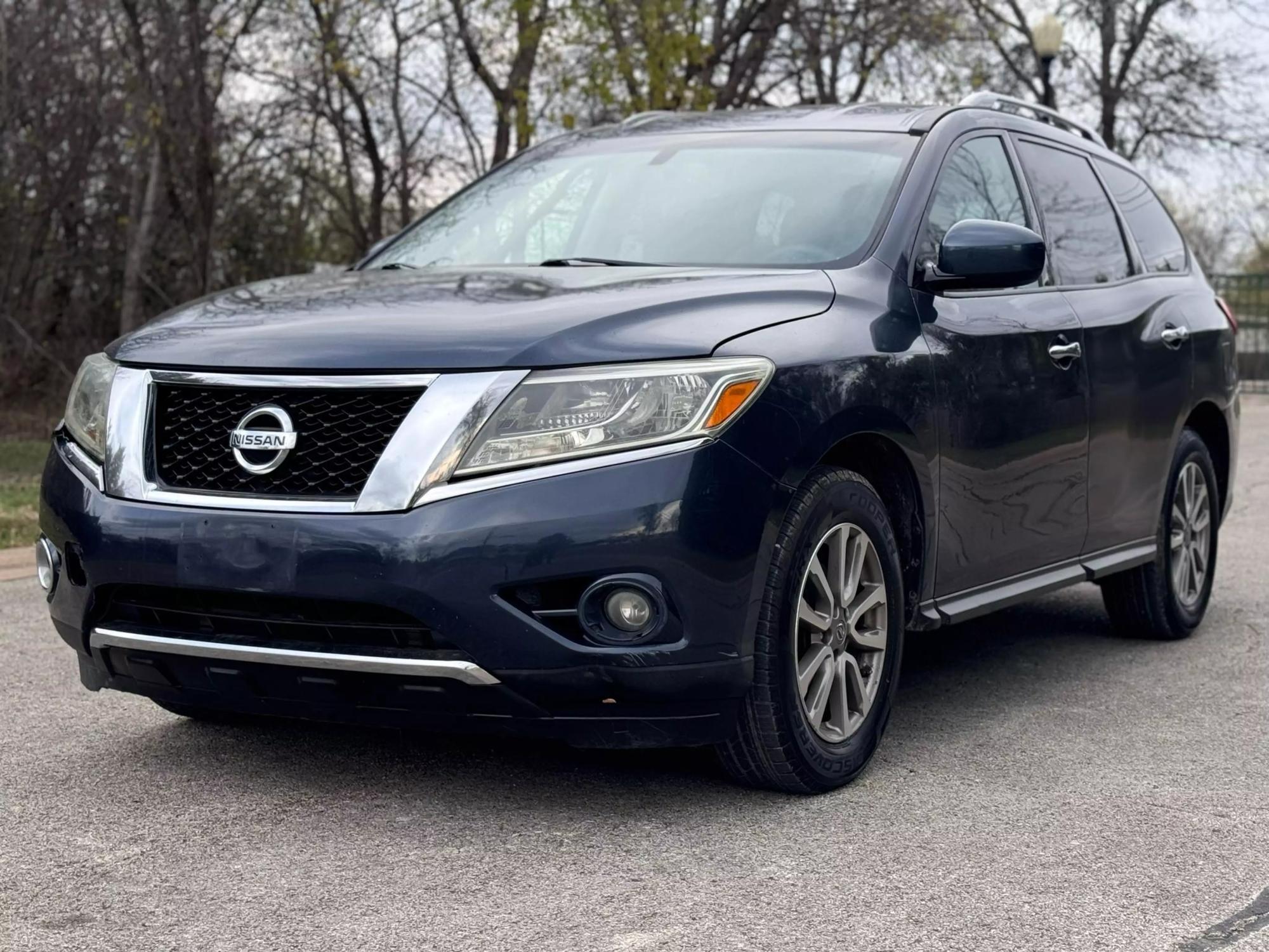 2015 Nissan Pathfinder SV photo 29