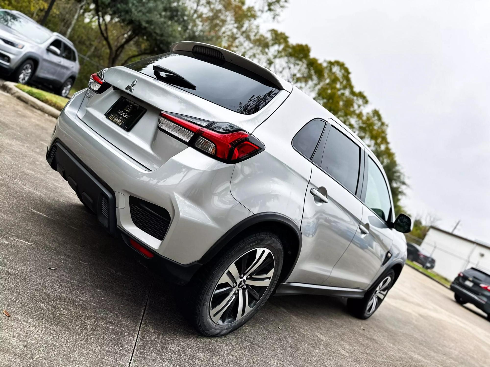 2020 Mitsubishi Outlander Sport ES photo 28